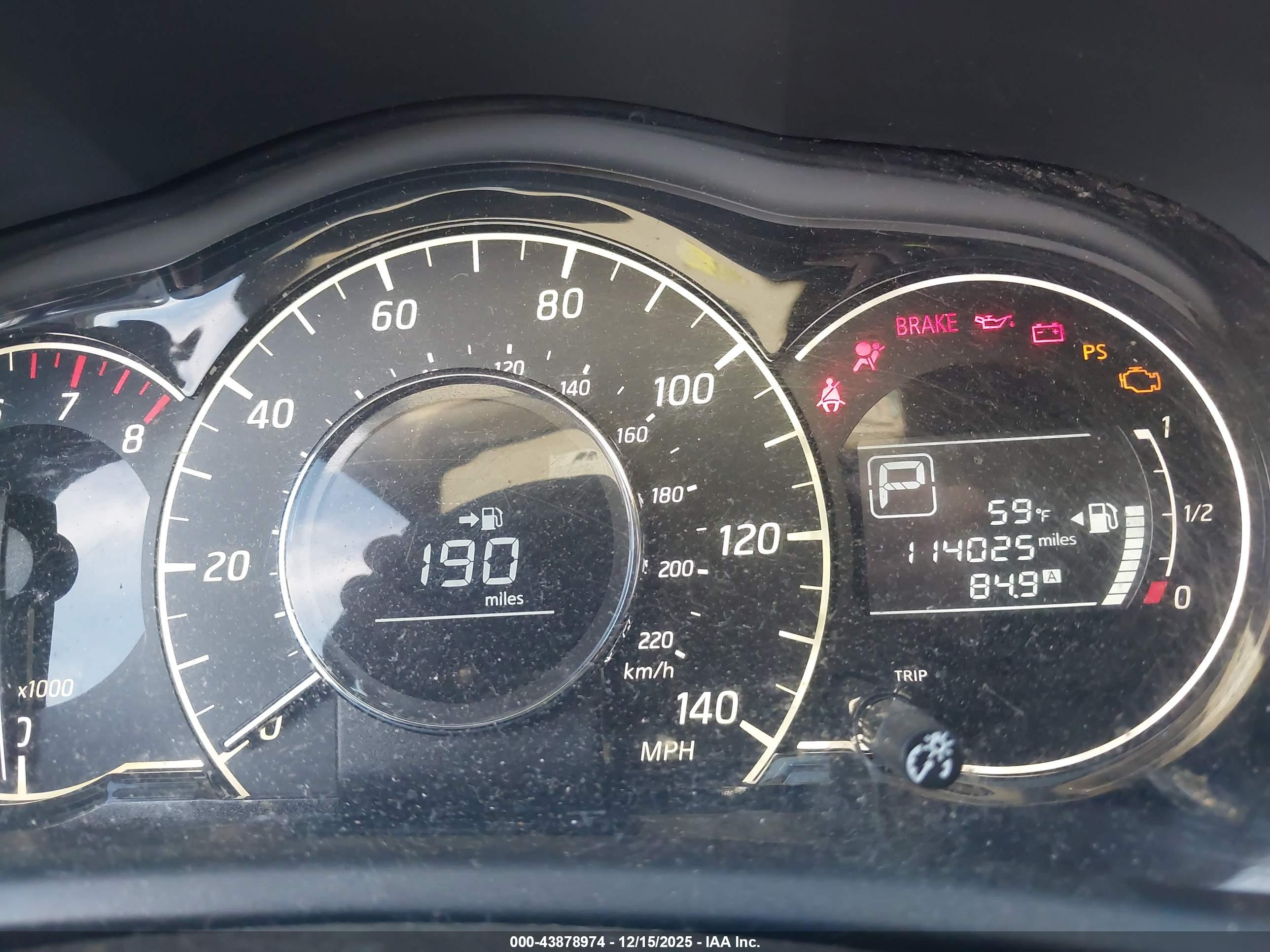 NISSAN VERSA image 7