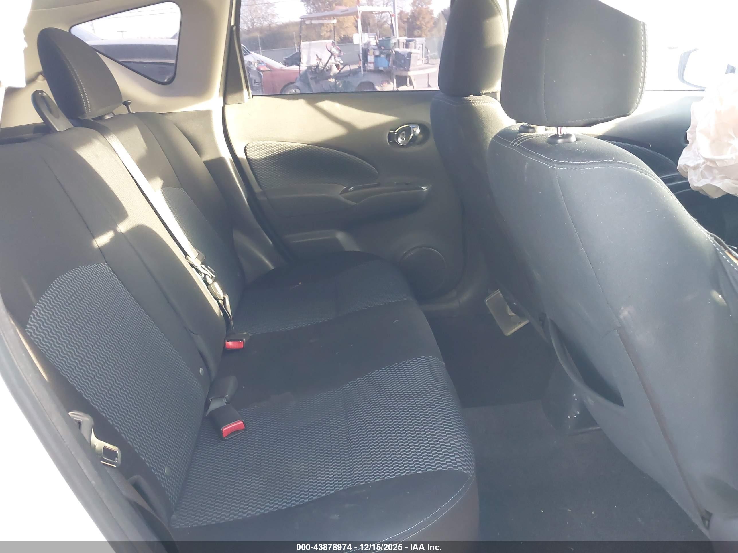 NISSAN VERSA image 8