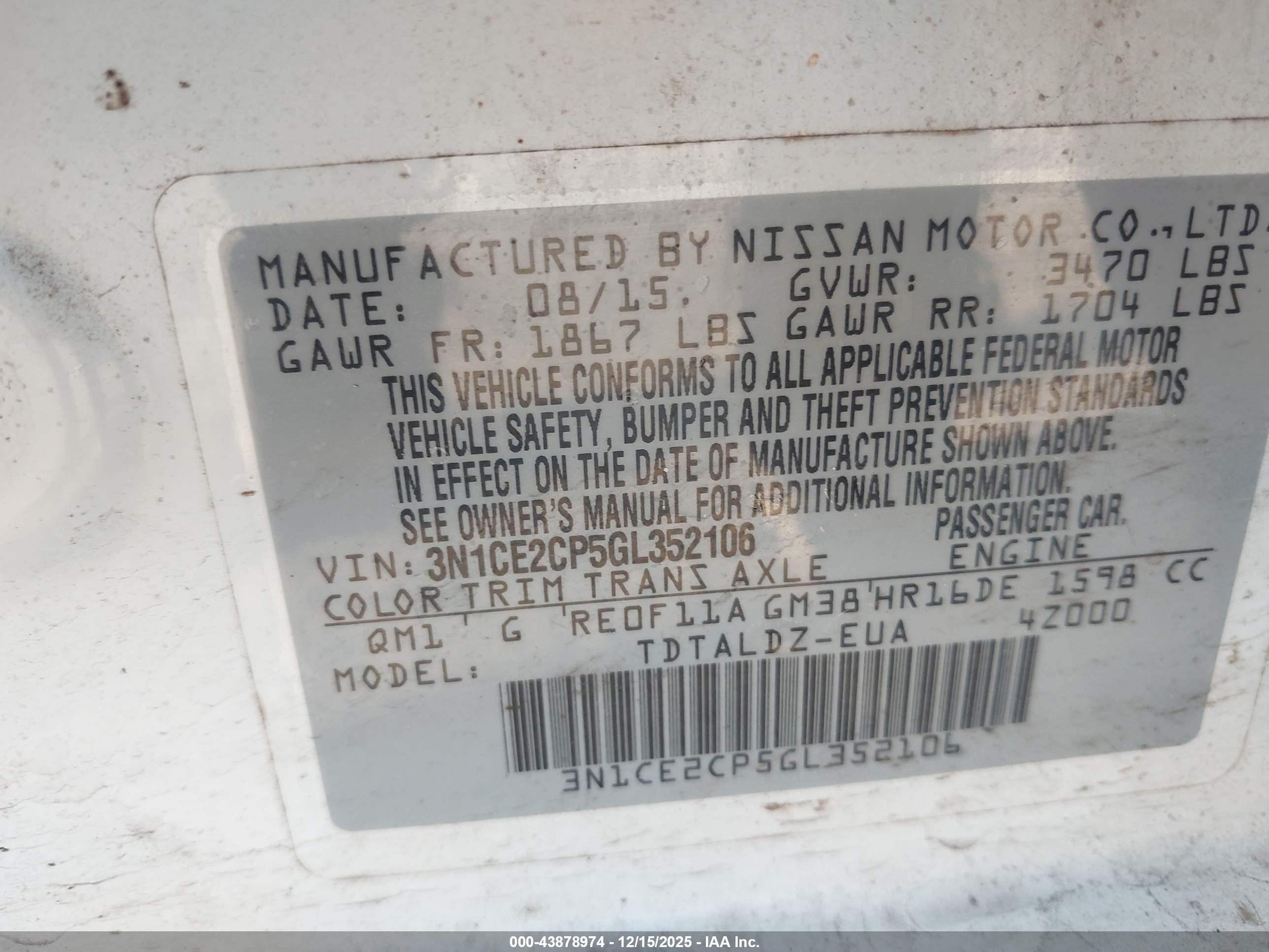 NISSAN VERSA image 9