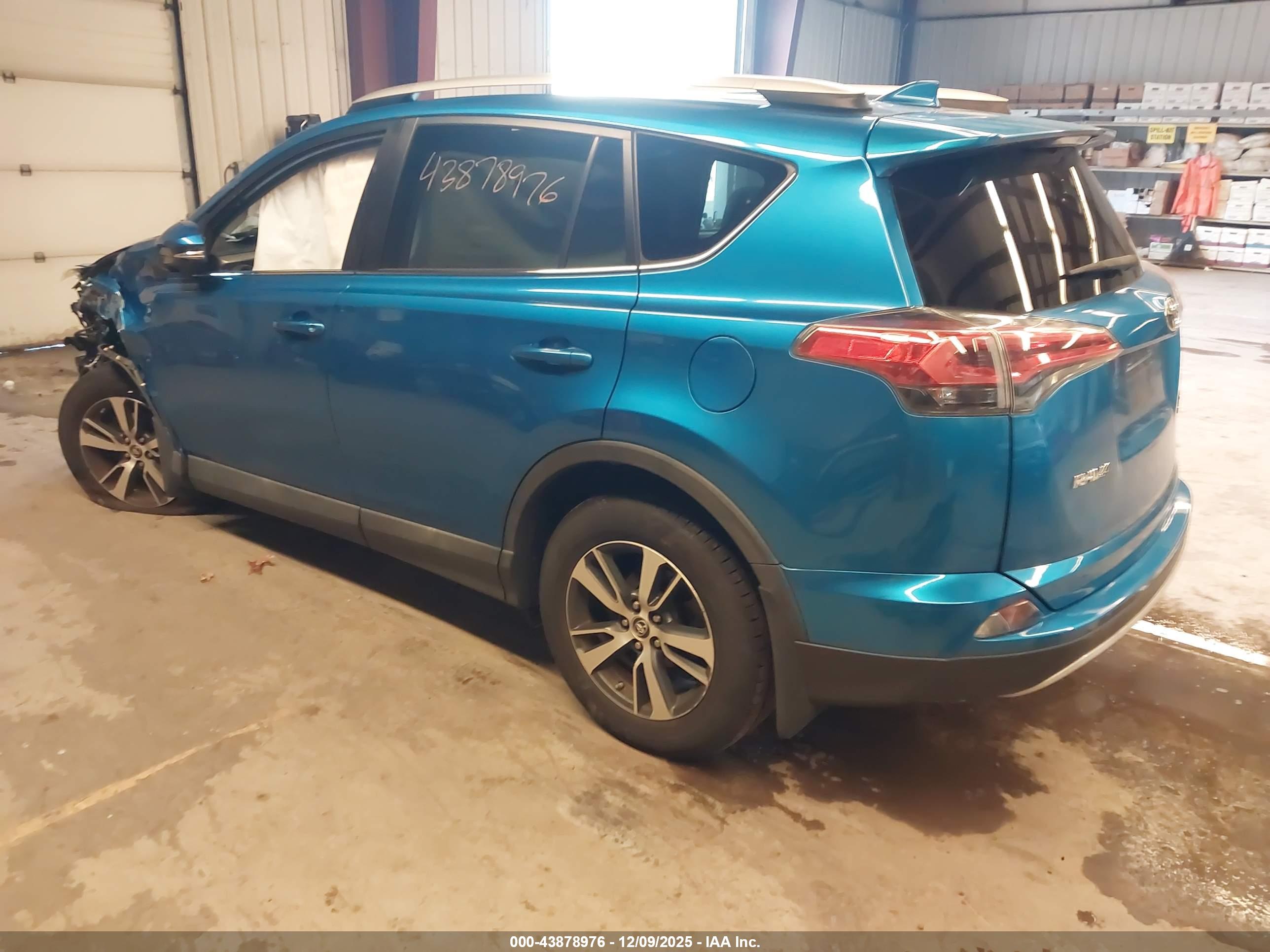 TOYOTA RAV4 image 3