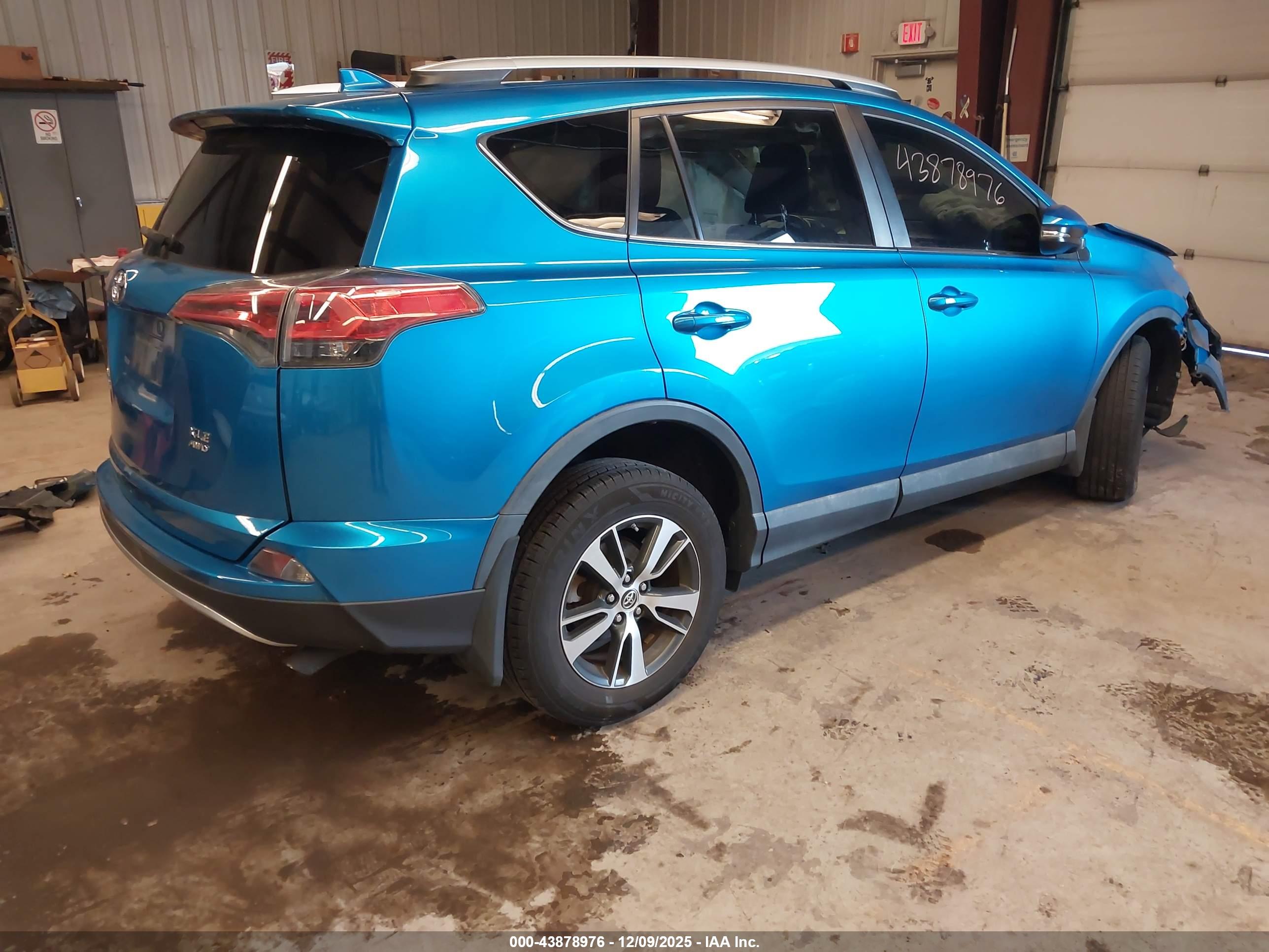 TOYOTA RAV4 image 4