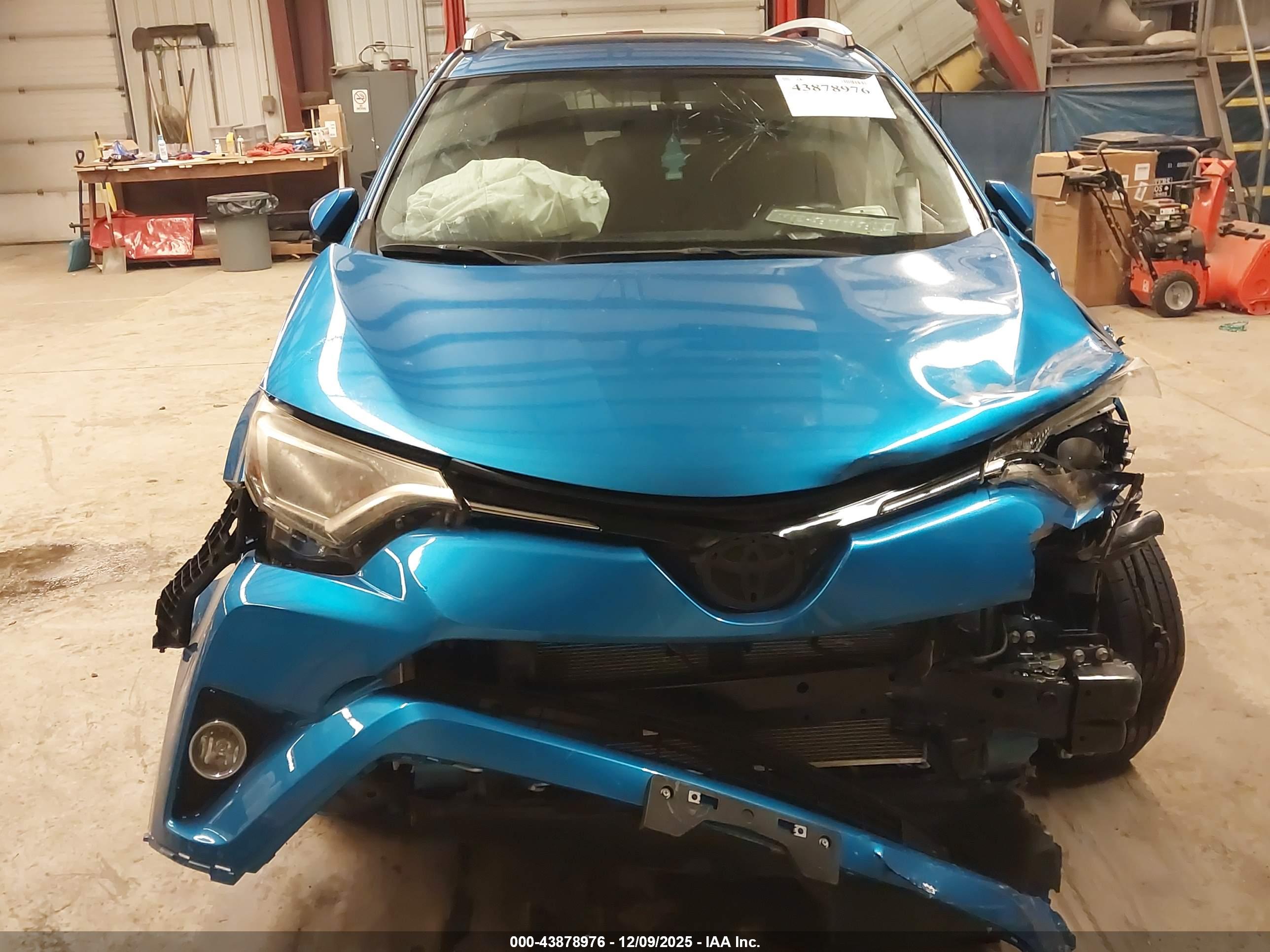 TOYOTA RAV4 image 6