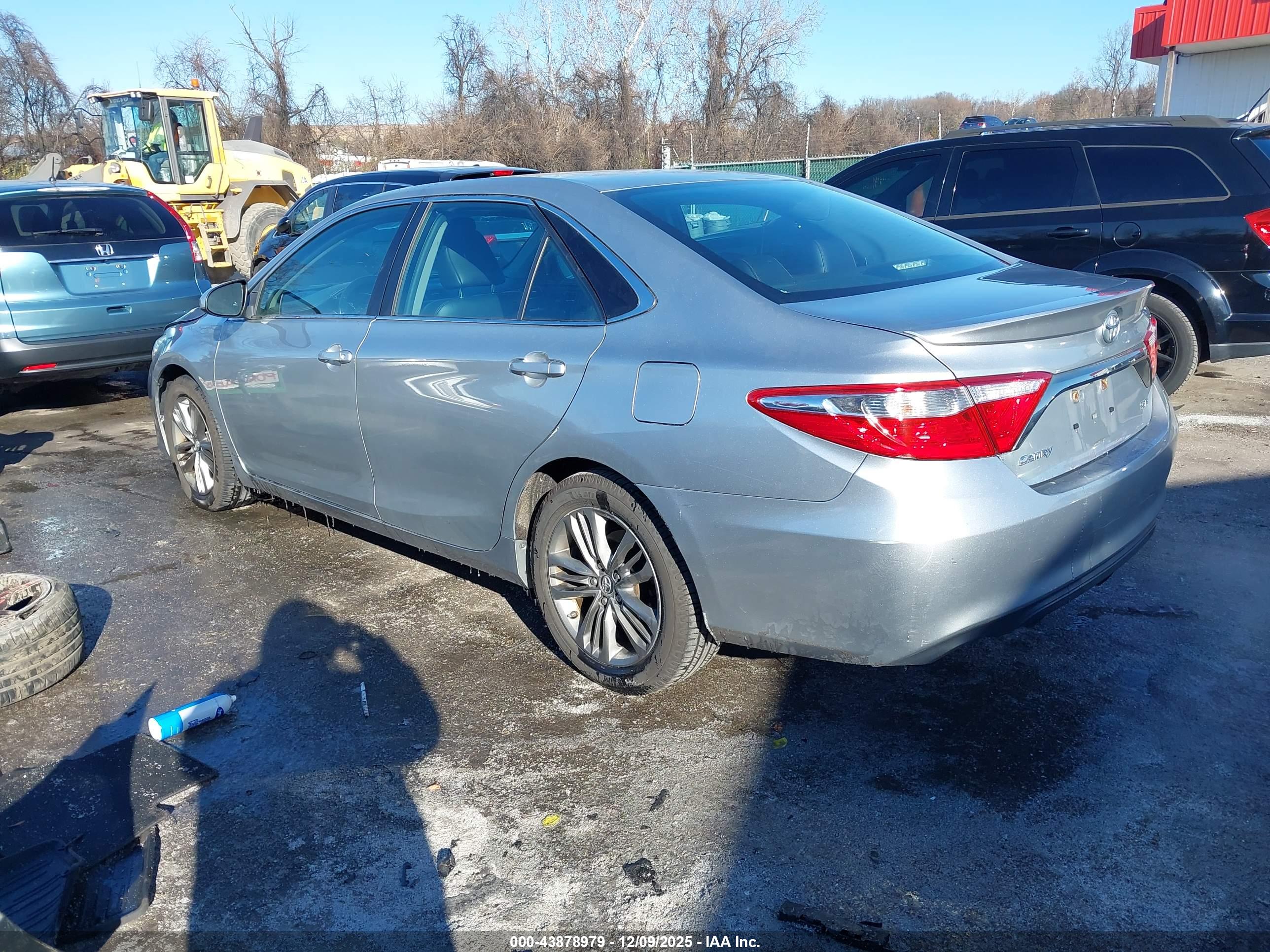 TOYOTA CAMRY image 3
