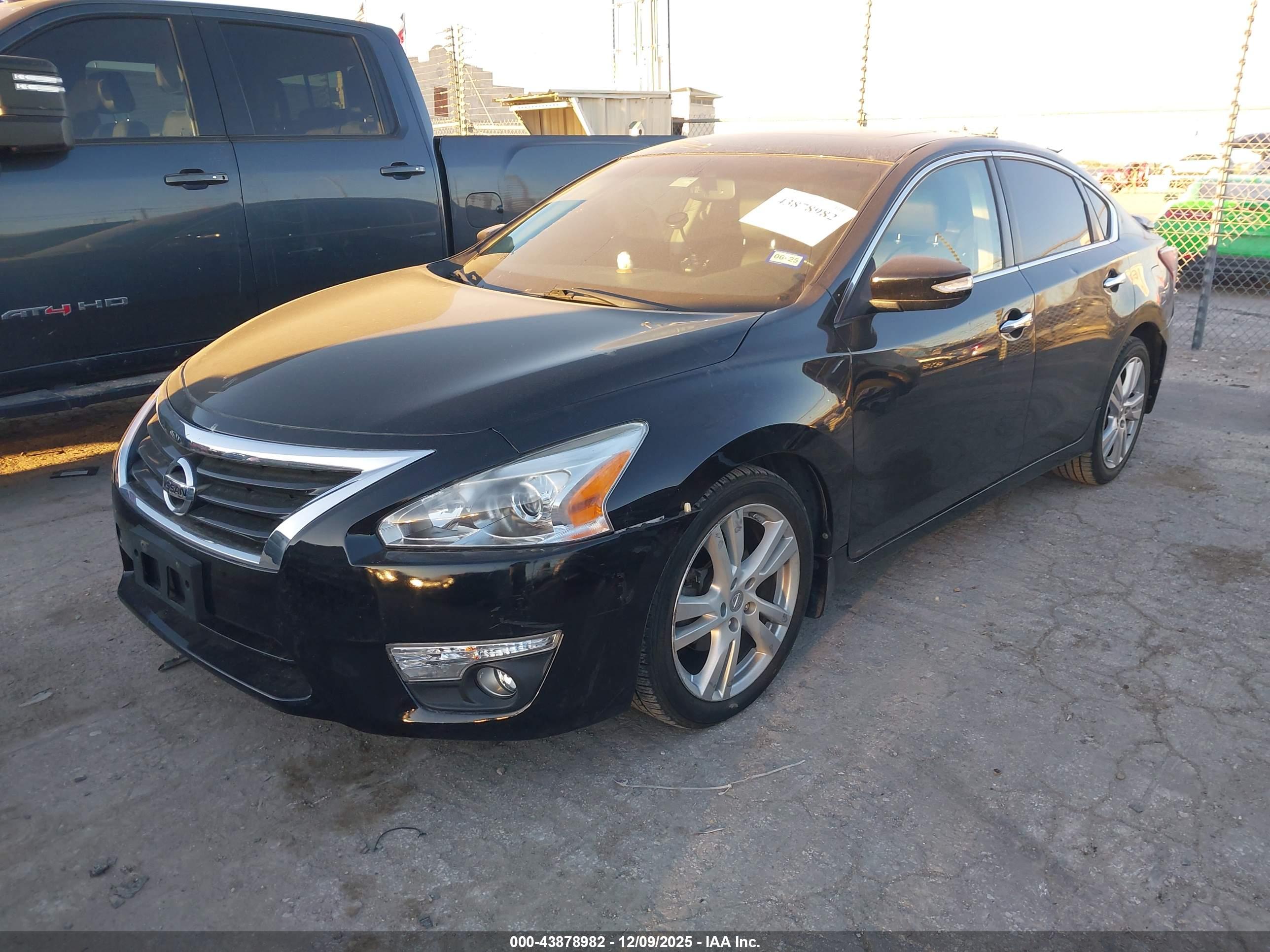 NISSAN ALTIMA image 2
