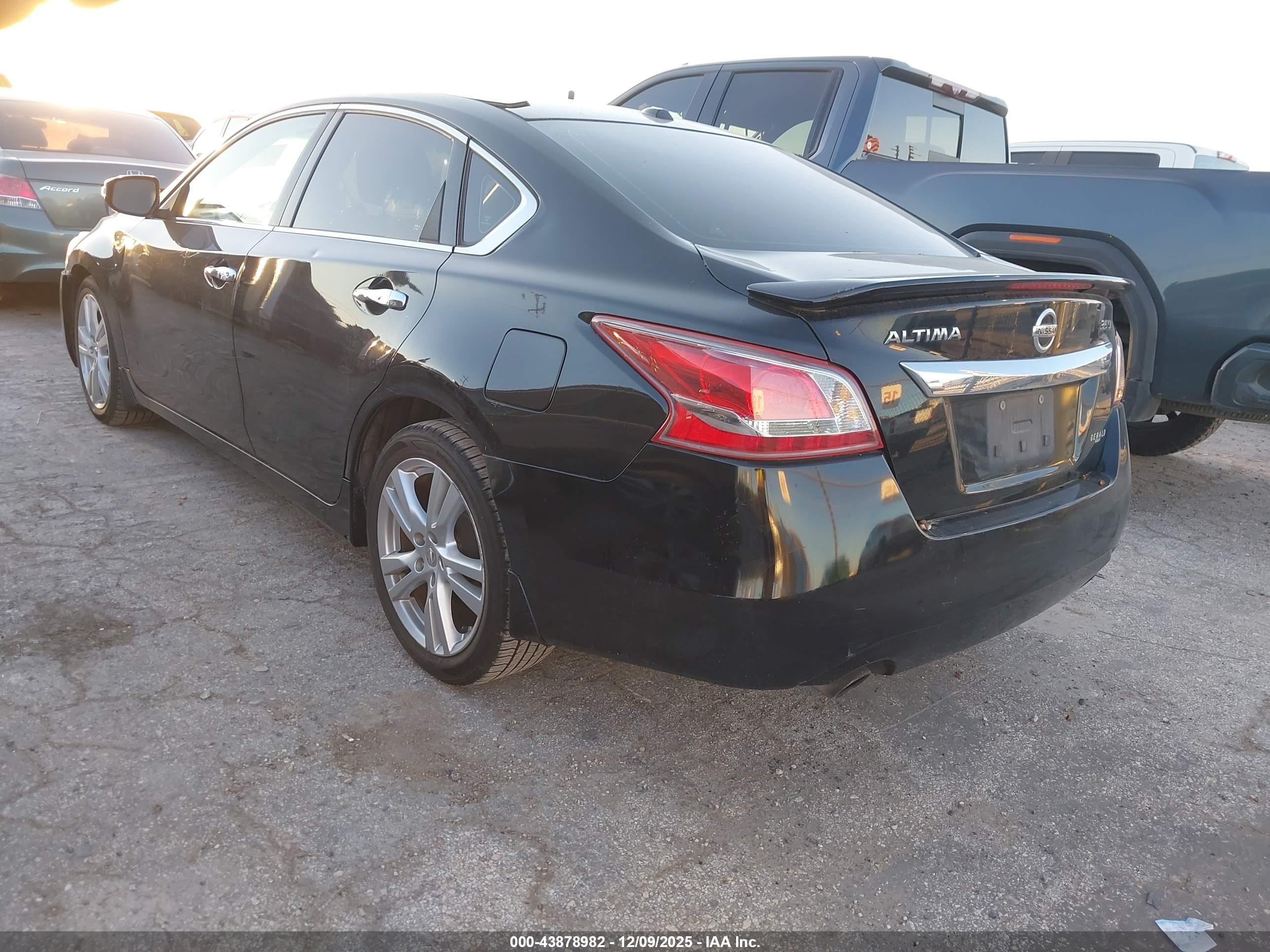 NISSAN ALTIMA image 3