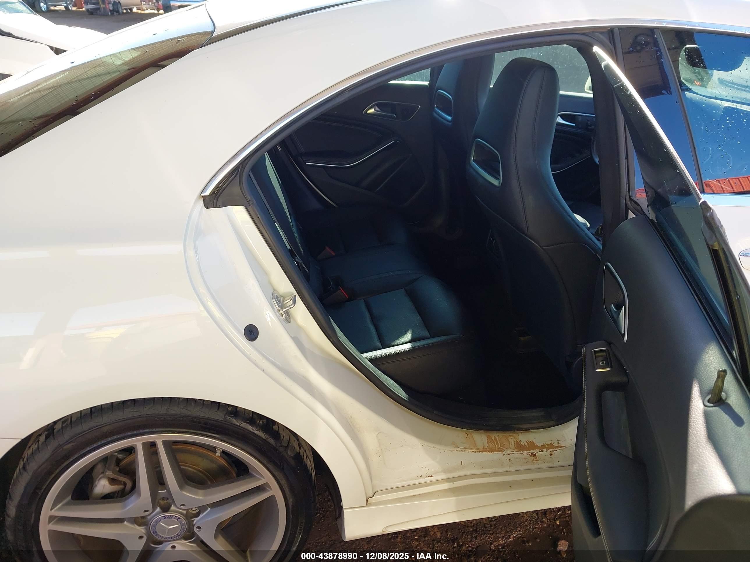MERCEDES-BENZ CLA image 8