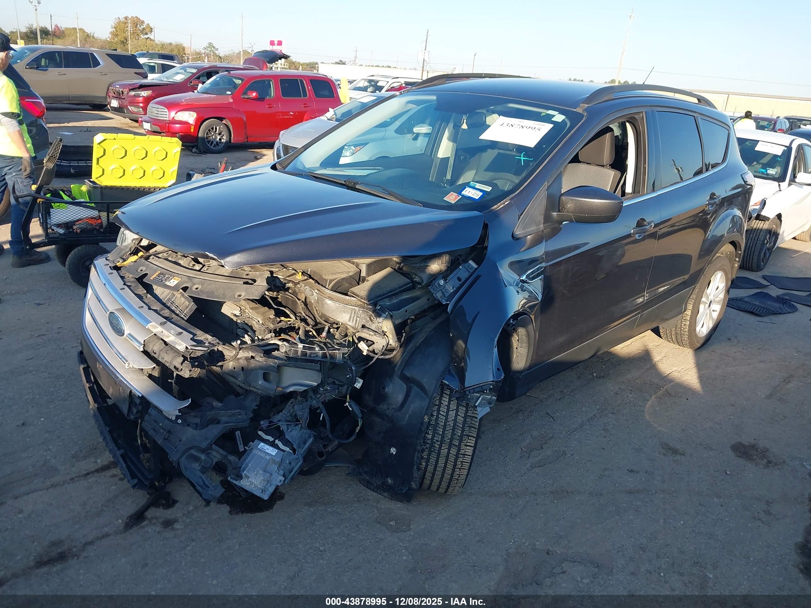 FORD ESCAPE image 2