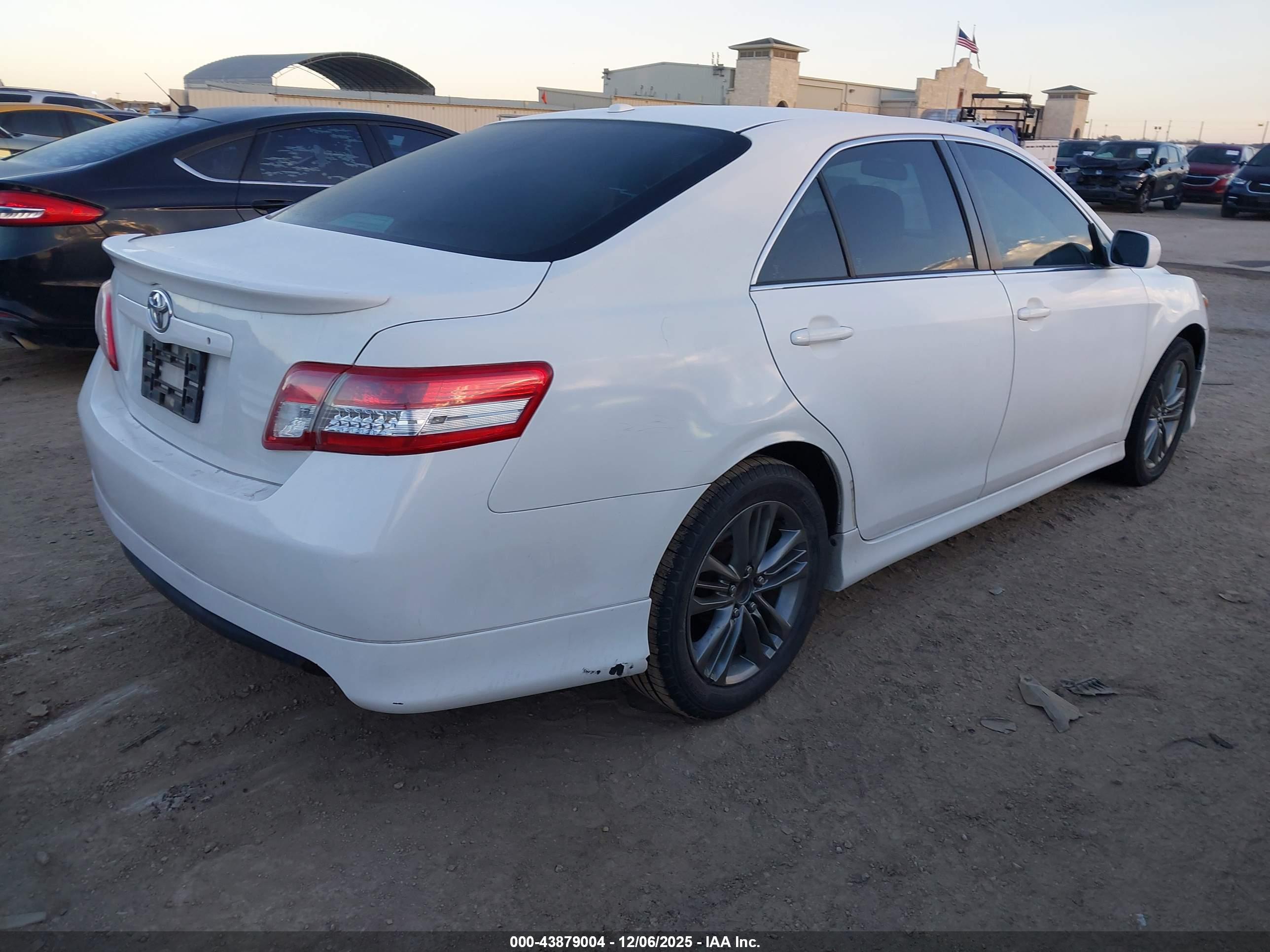TOYOTA CAMRY image 4