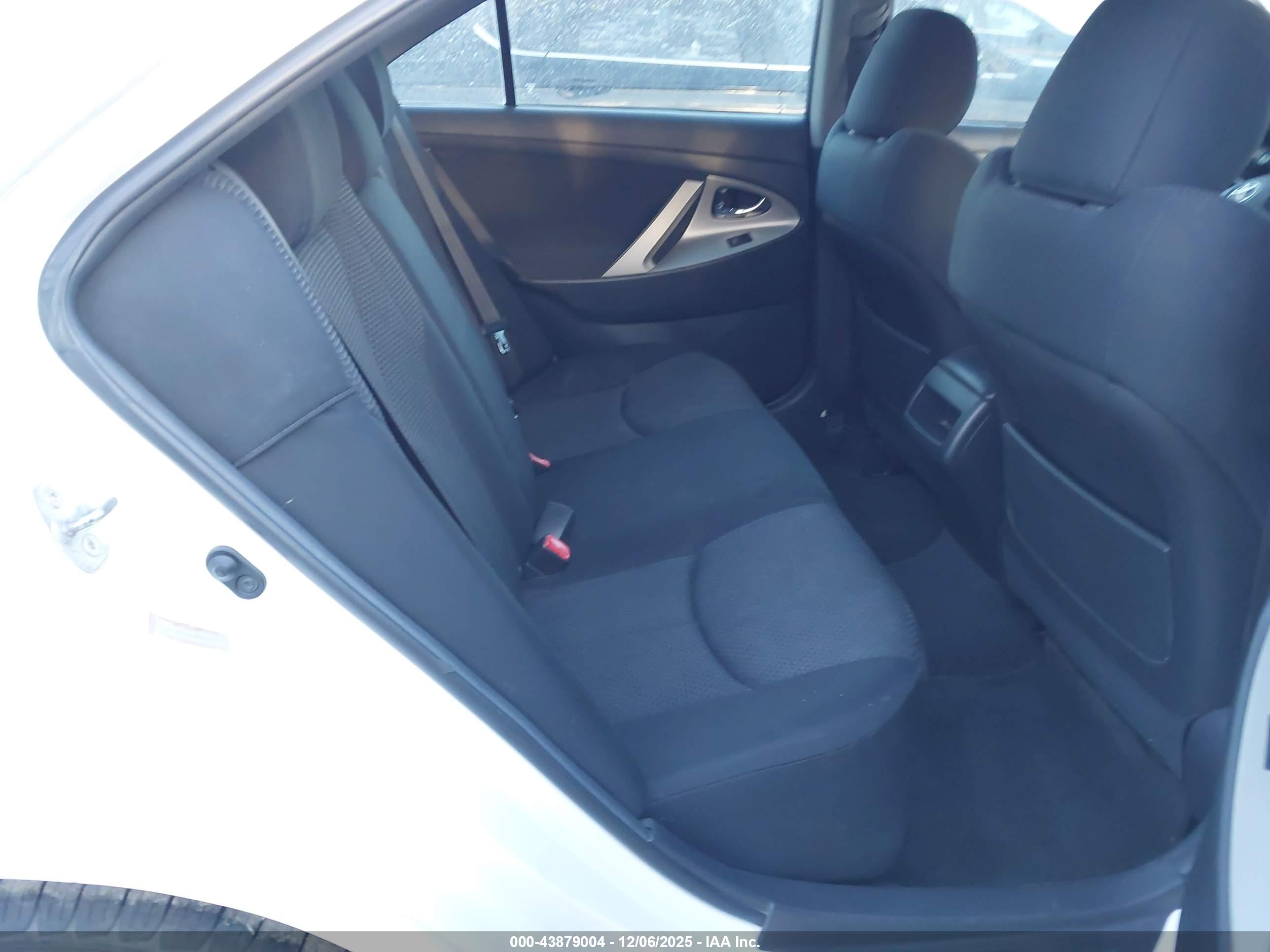 TOYOTA CAMRY image 8