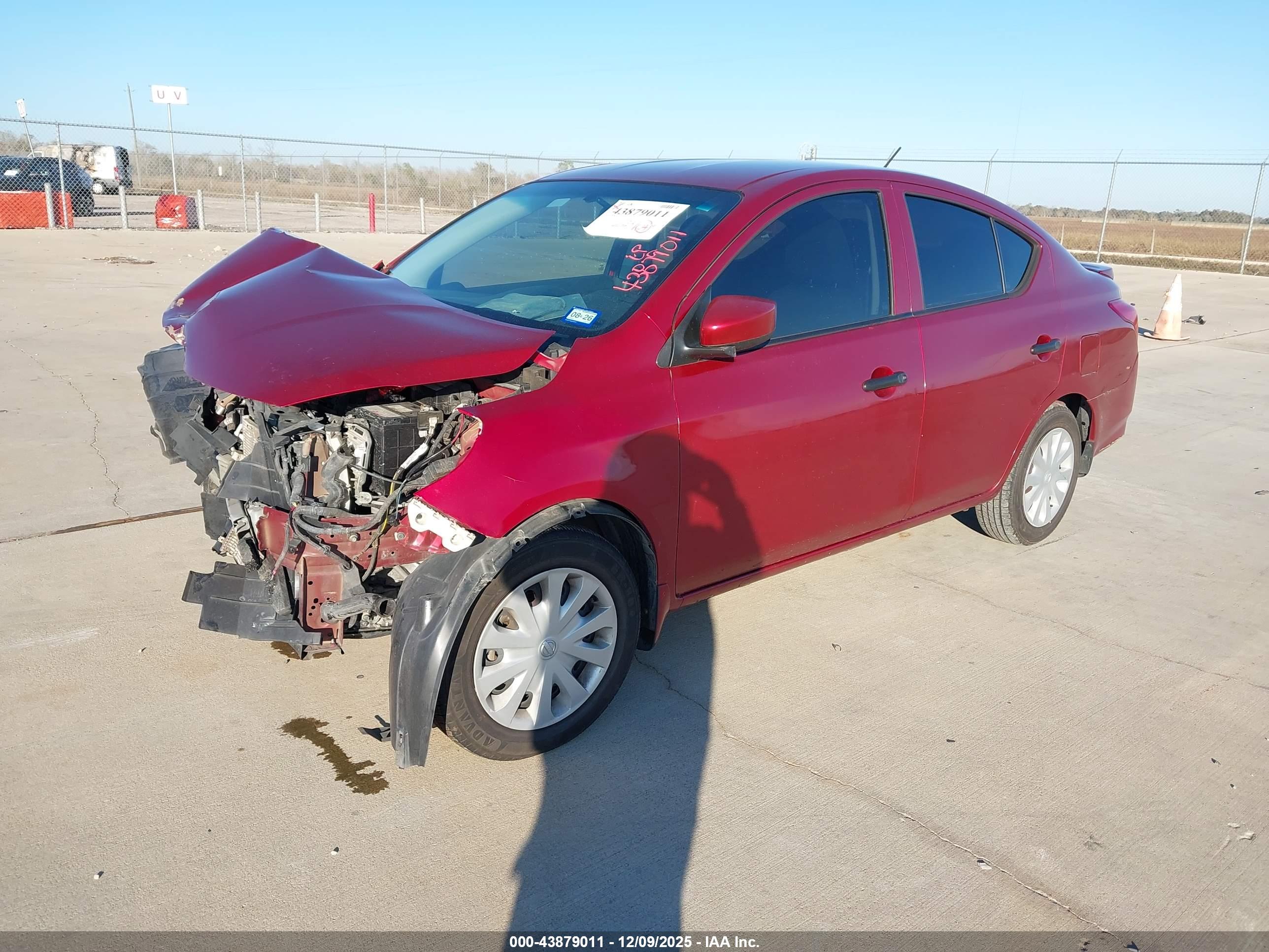 NISSAN VERSA image 2