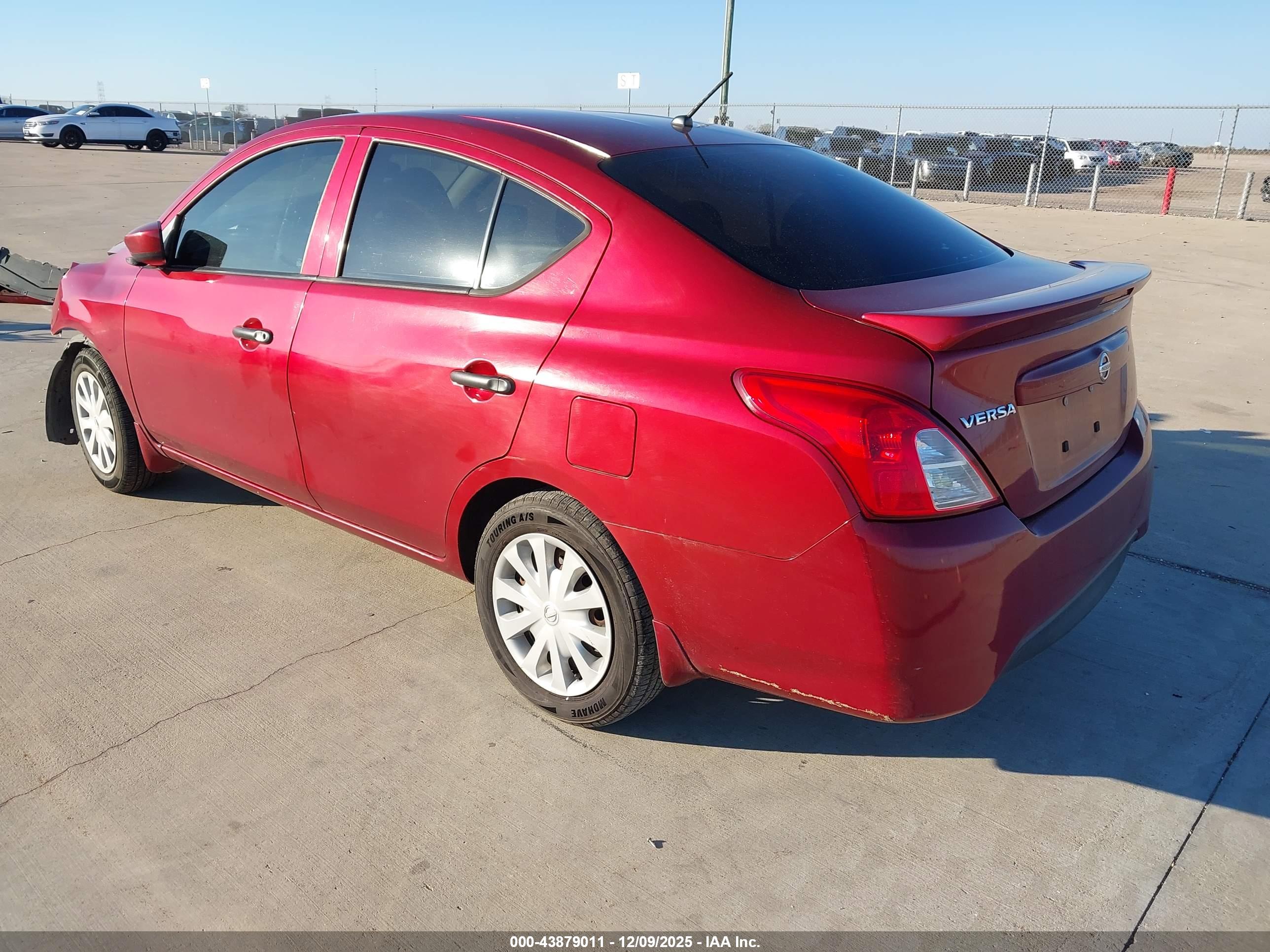 NISSAN VERSA image 3