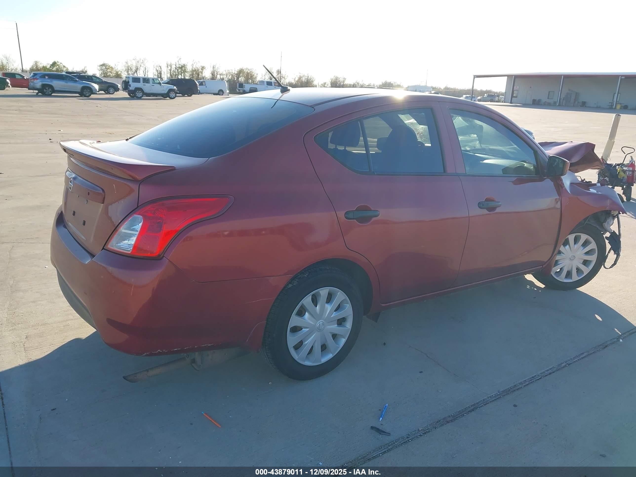 NISSAN VERSA image 4