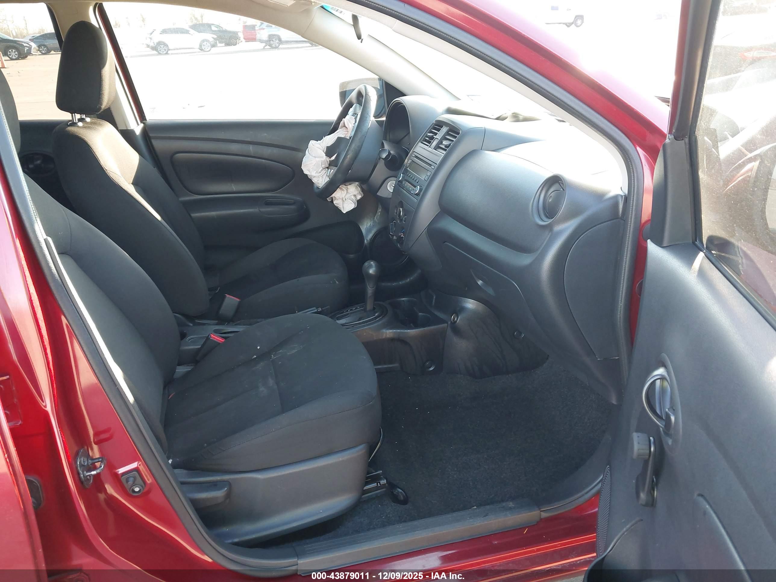 NISSAN VERSA image 5
