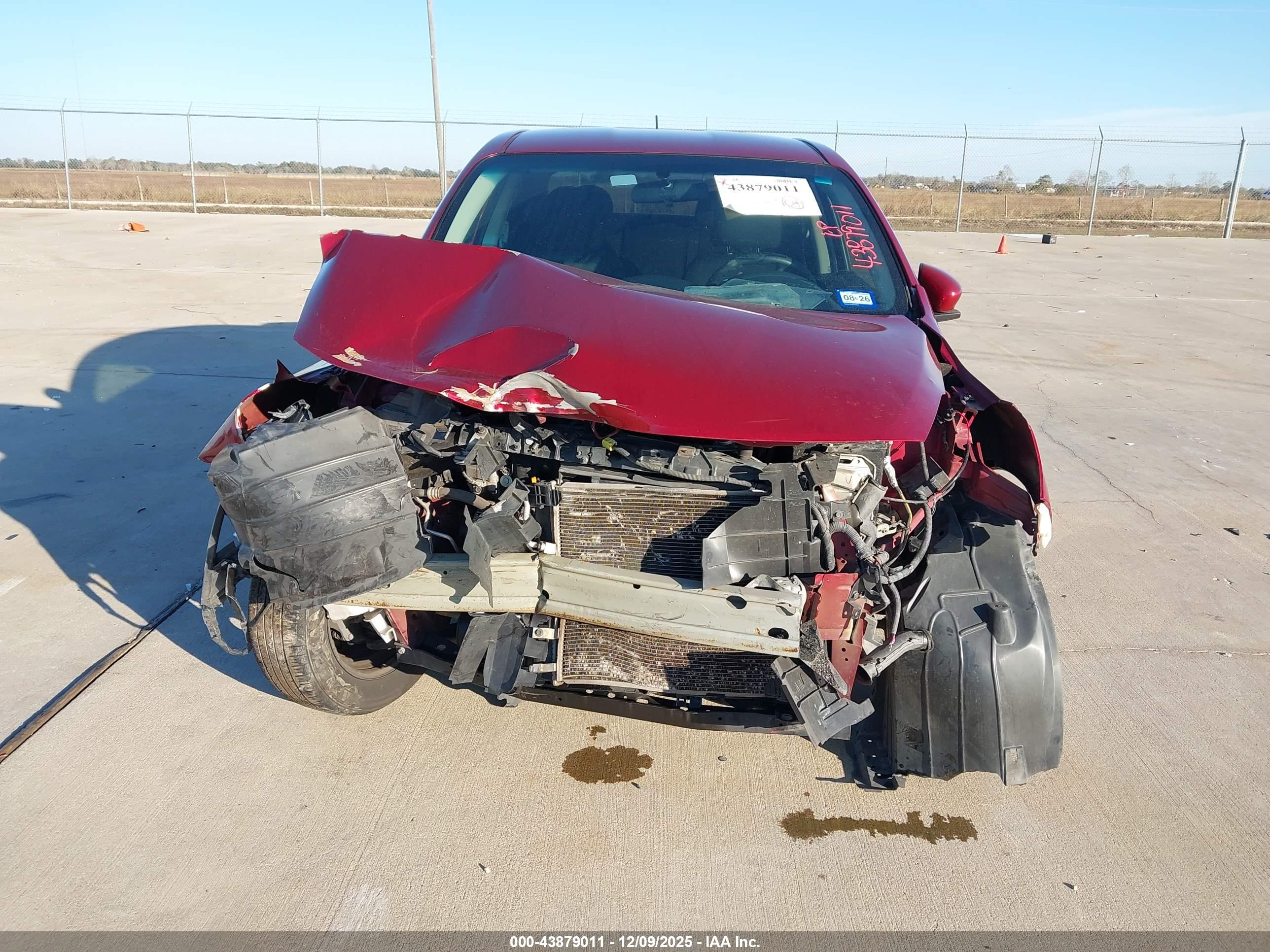 NISSAN VERSA image 6