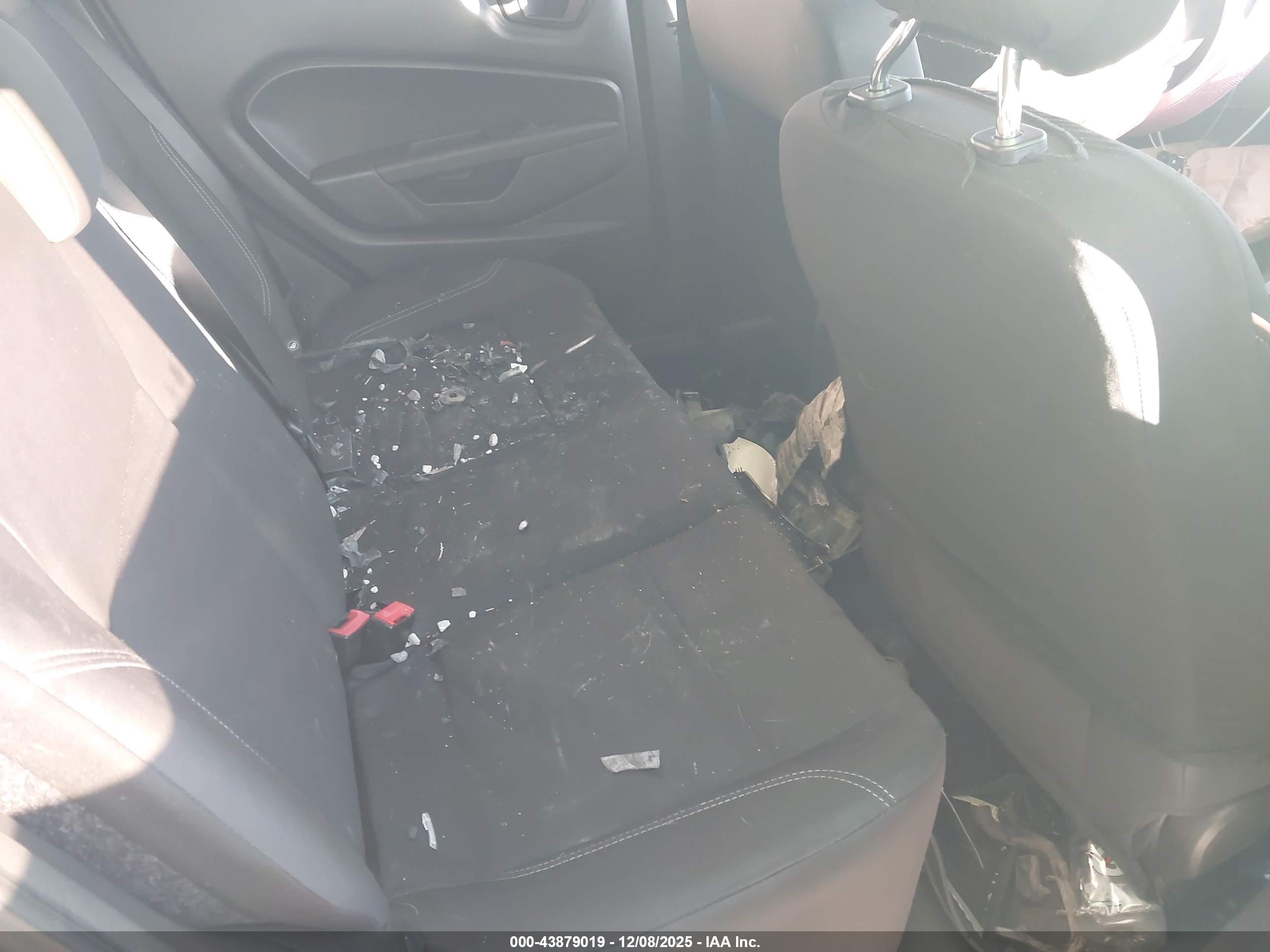 FORD FIESTA image 8