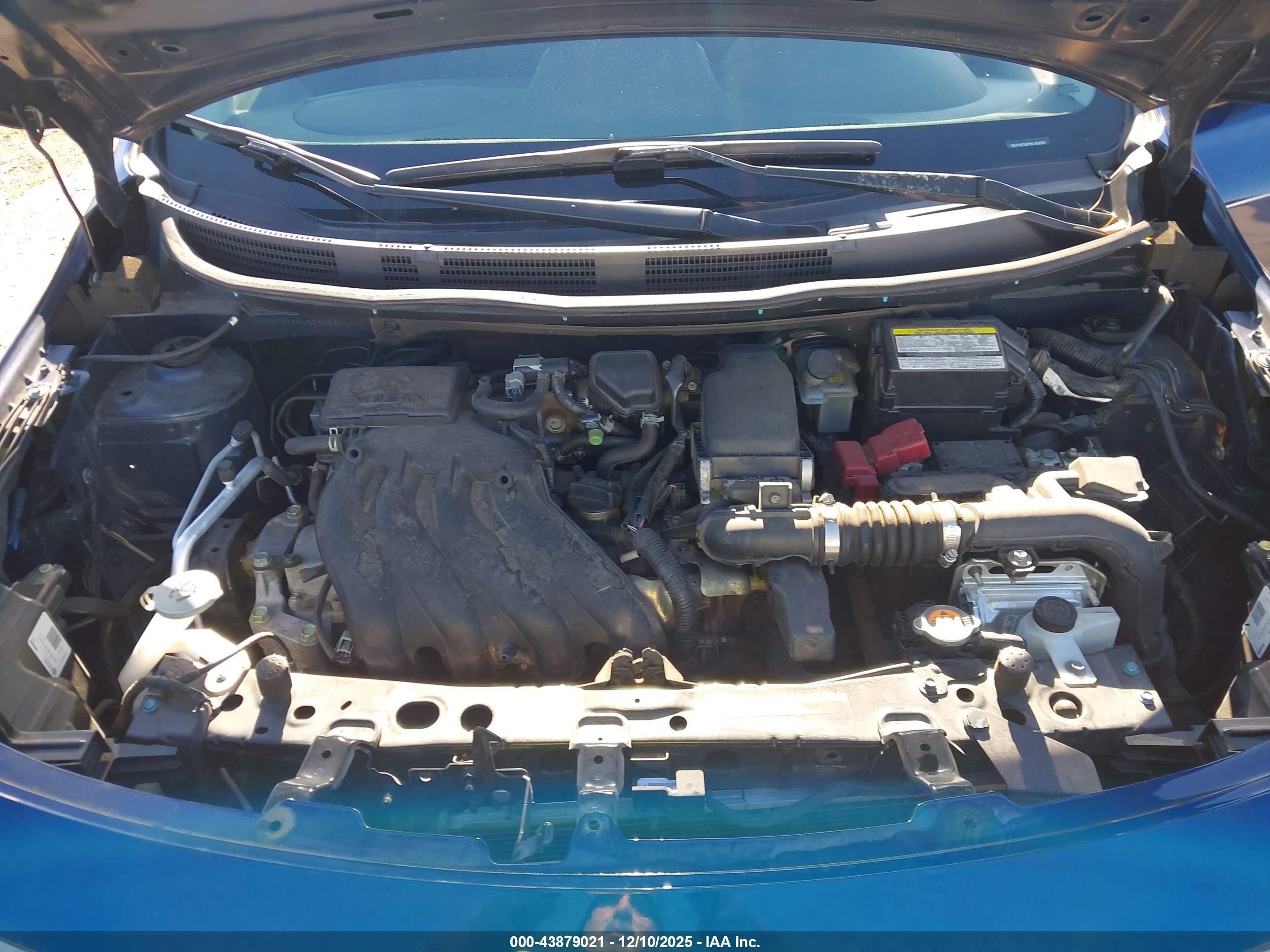 NISSAN VERSA image 10