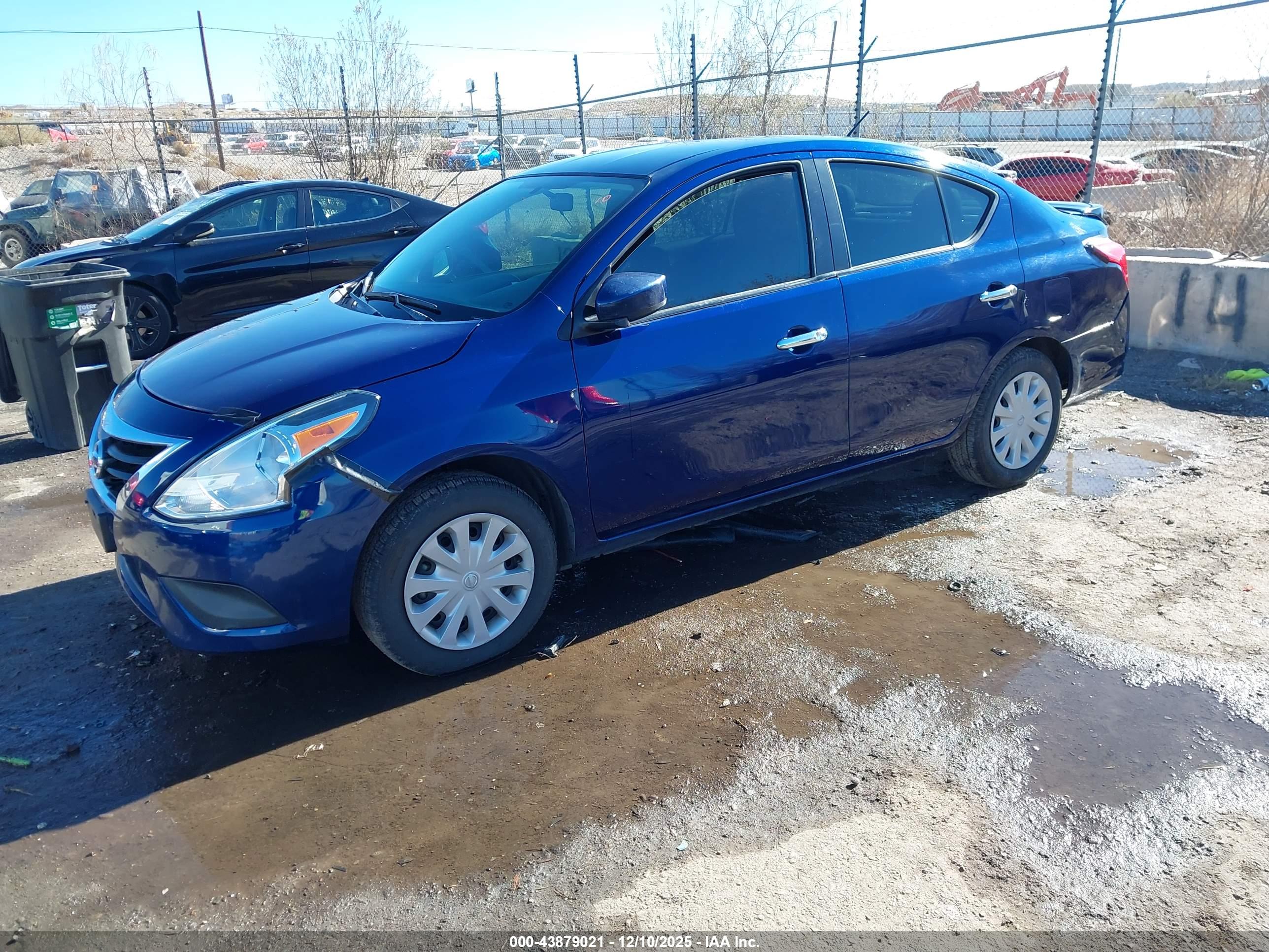 NISSAN VERSA image 2