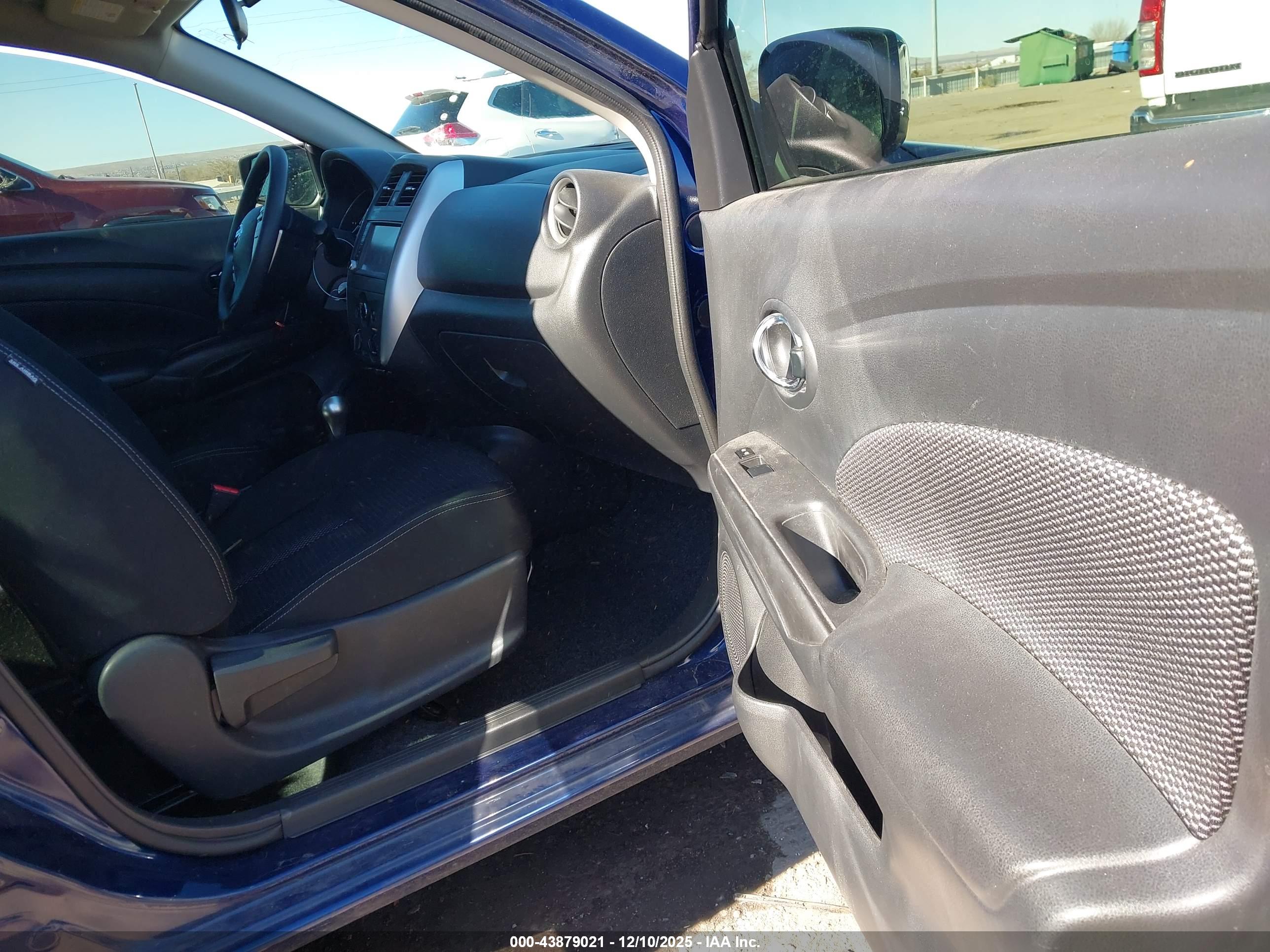 NISSAN VERSA image 5