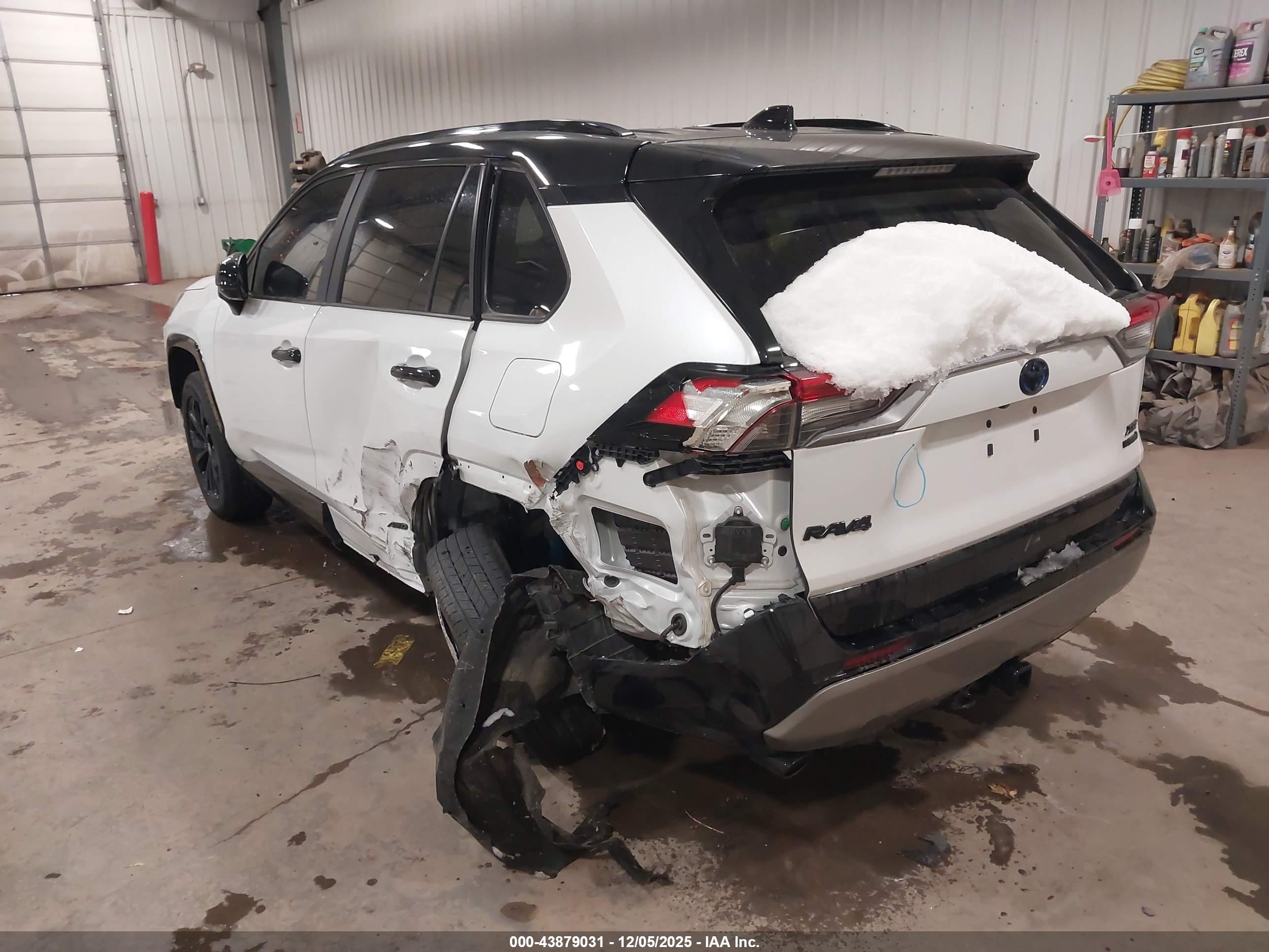 TOYOTA RAV4 image 3