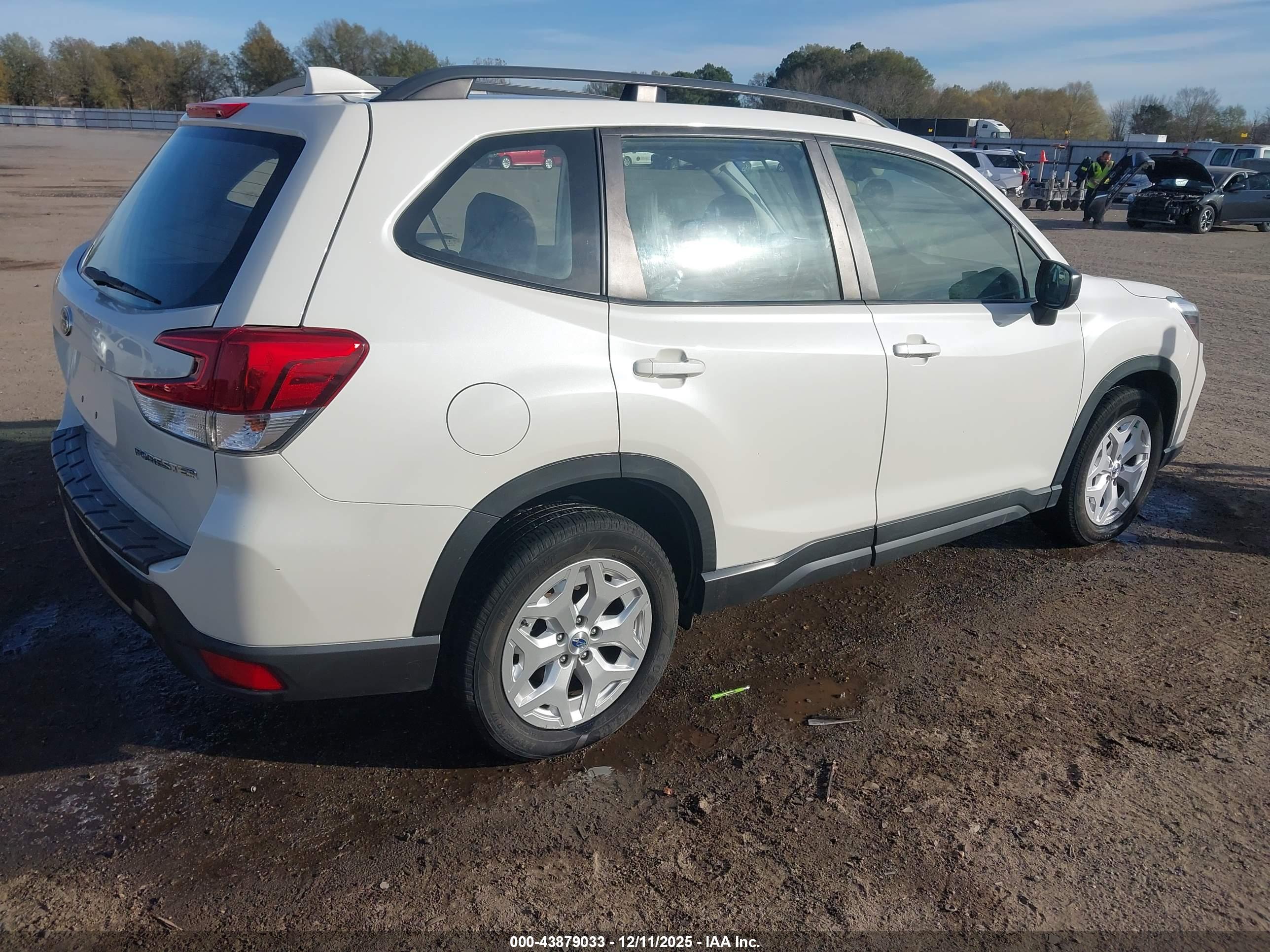 SUBARU FORESTER image 4