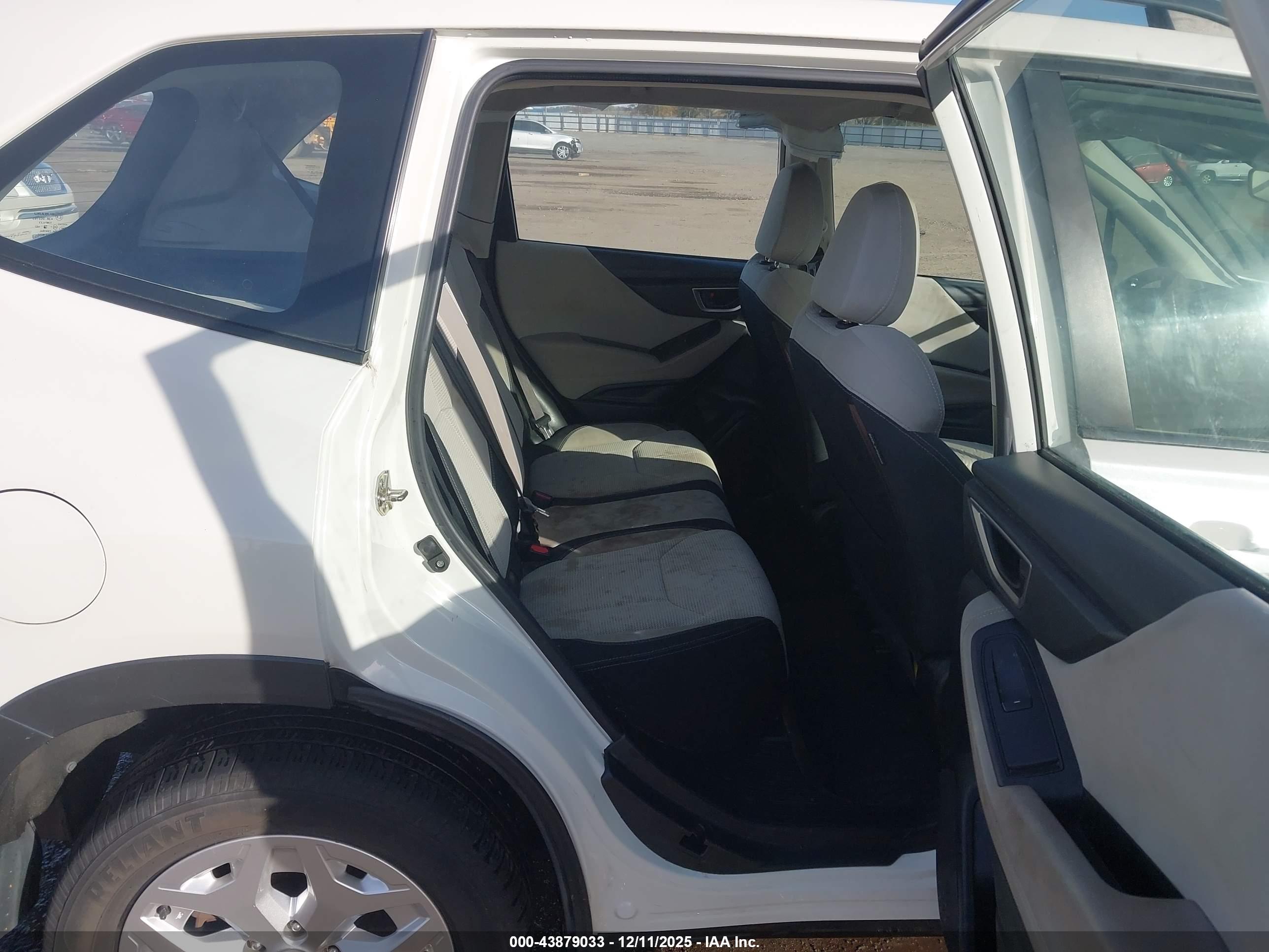 SUBARU FORESTER image 8