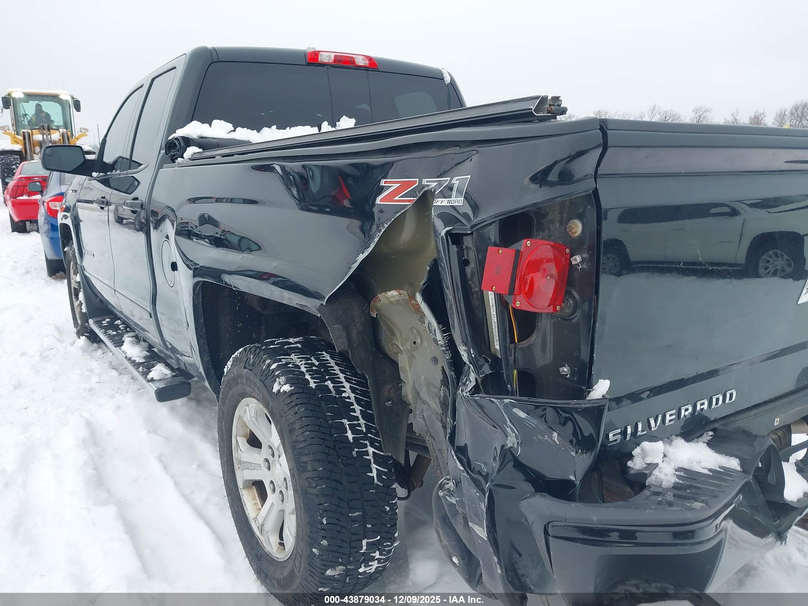 CHEVROLET SILVERADO image 6
