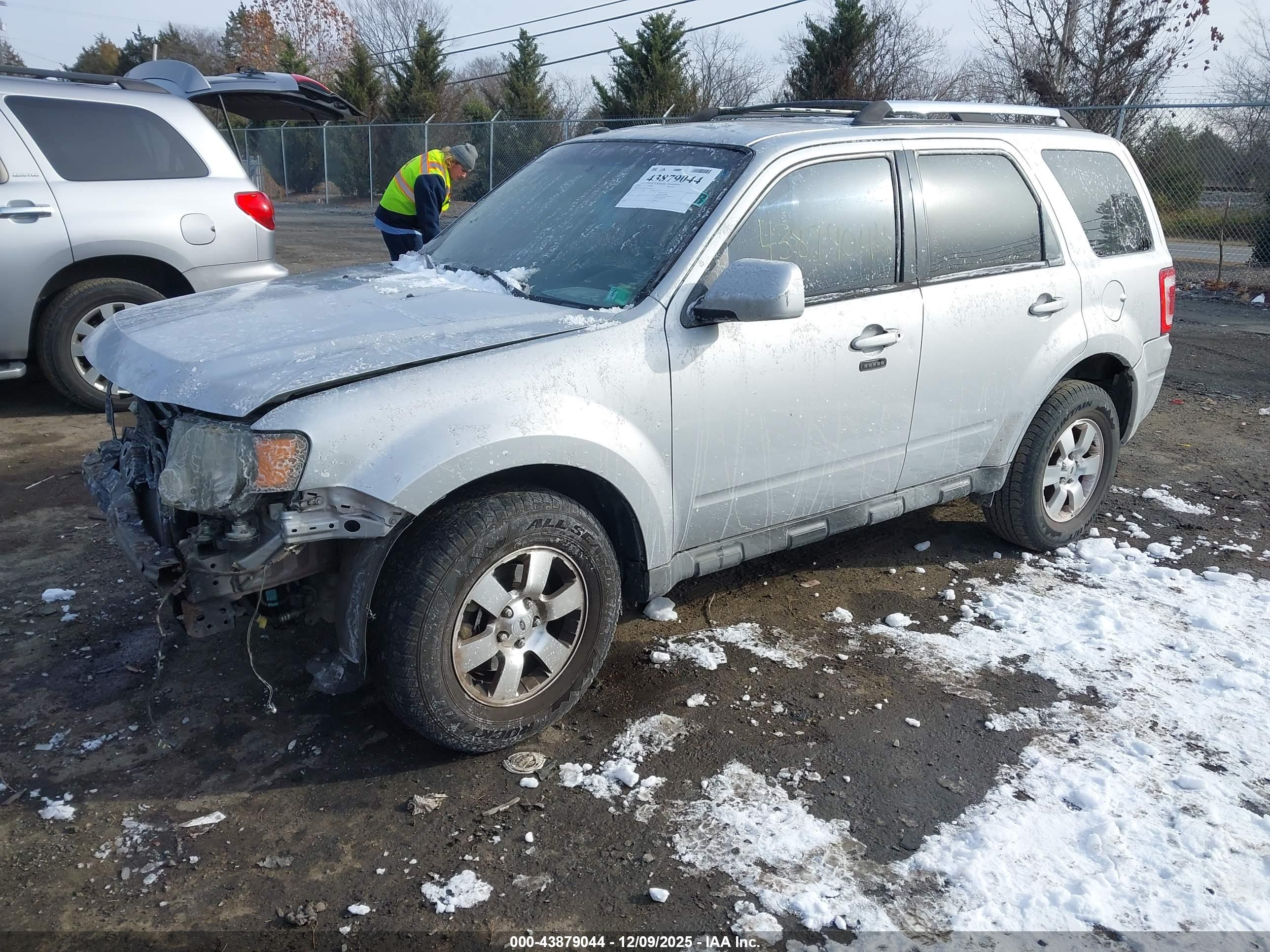 FORD ESCAPE image 2