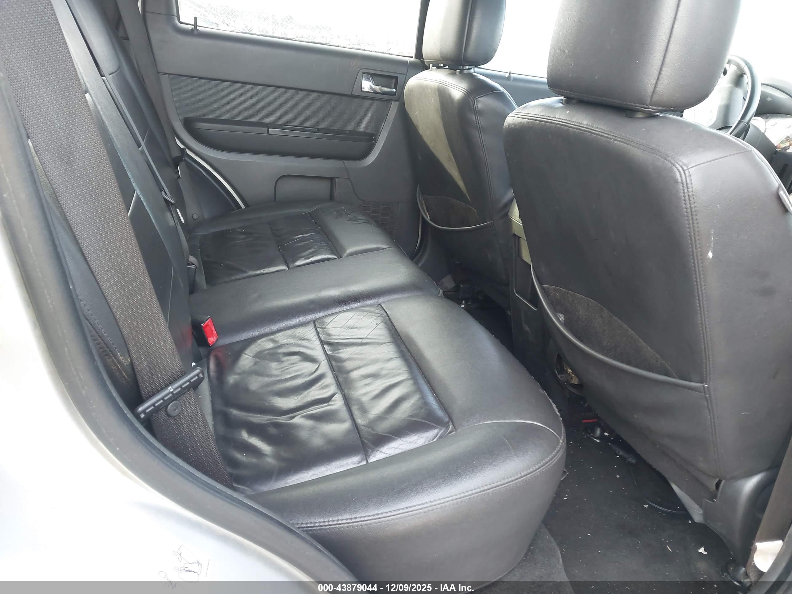 FORD ESCAPE image 8