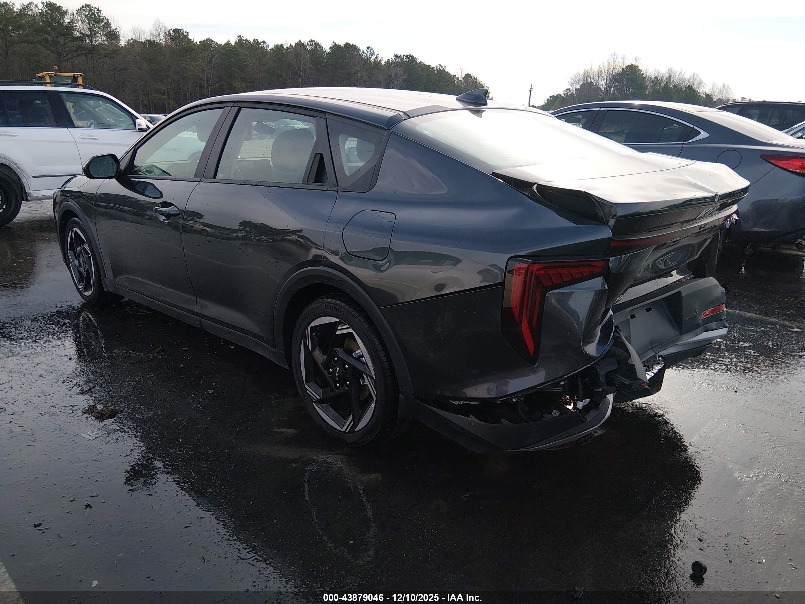 KIA K4 image 3