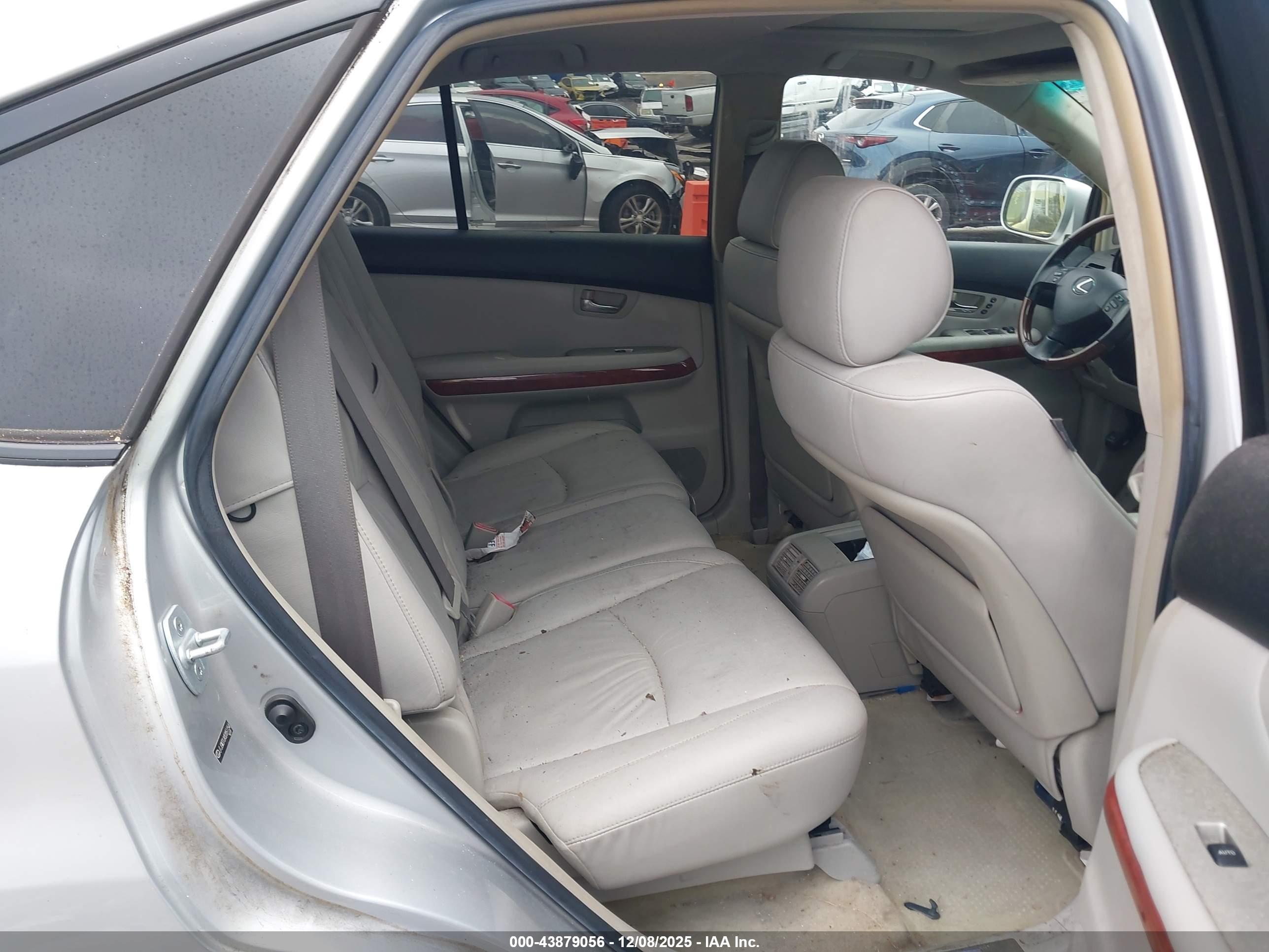 LEXUS RX image 8