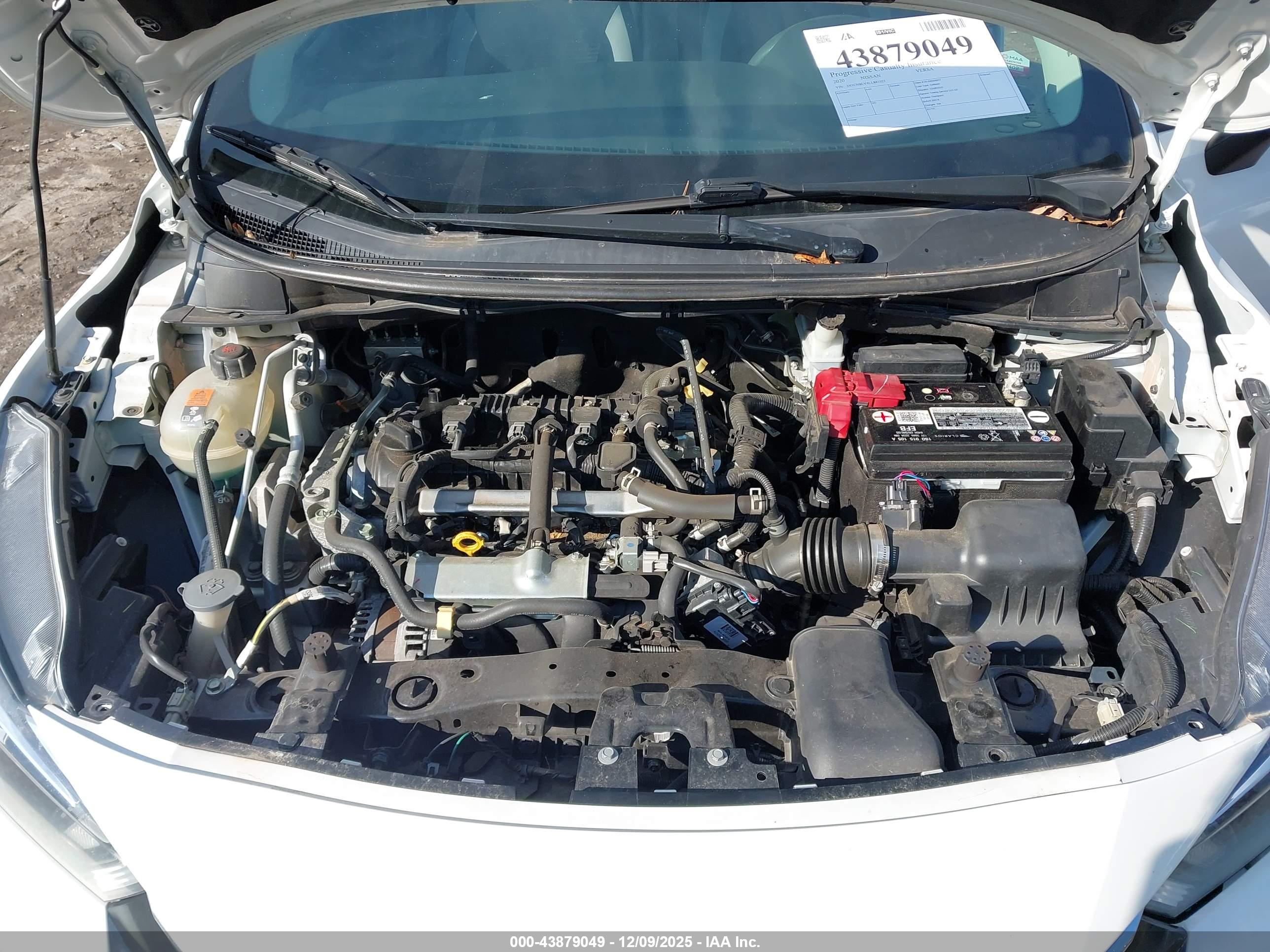 NISSAN VERSA image 10