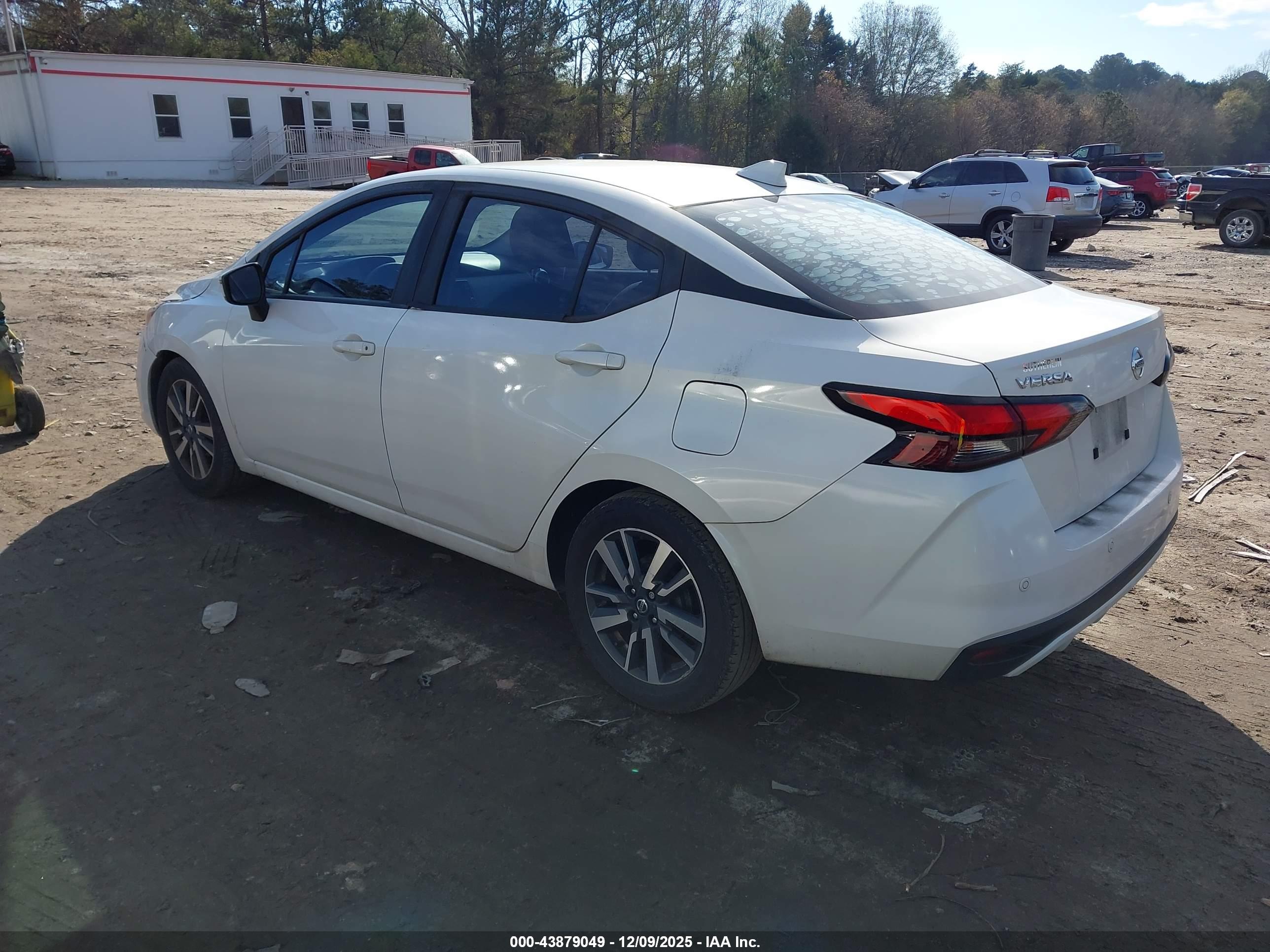 NISSAN VERSA image 3