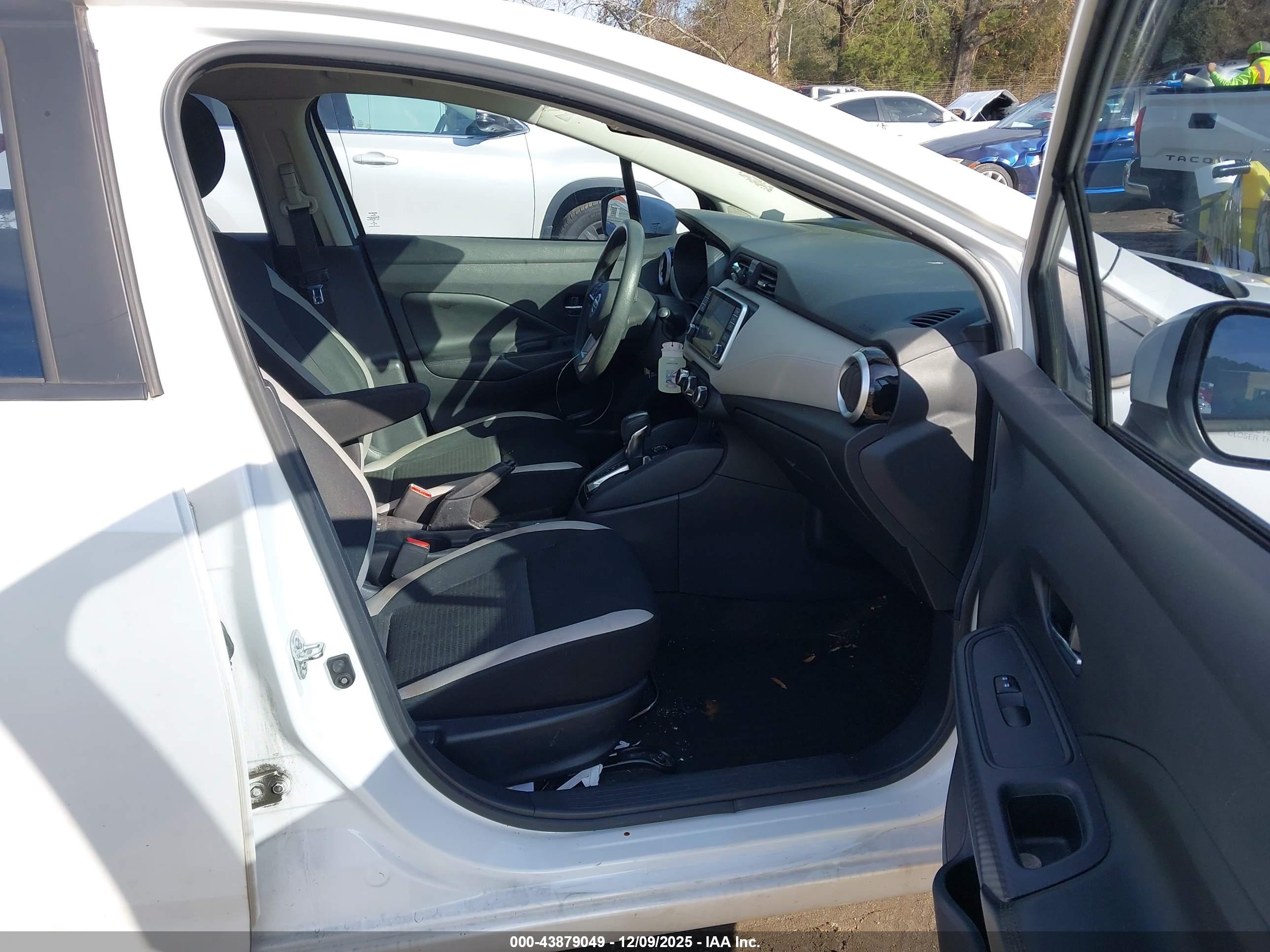 NISSAN VERSA image 5