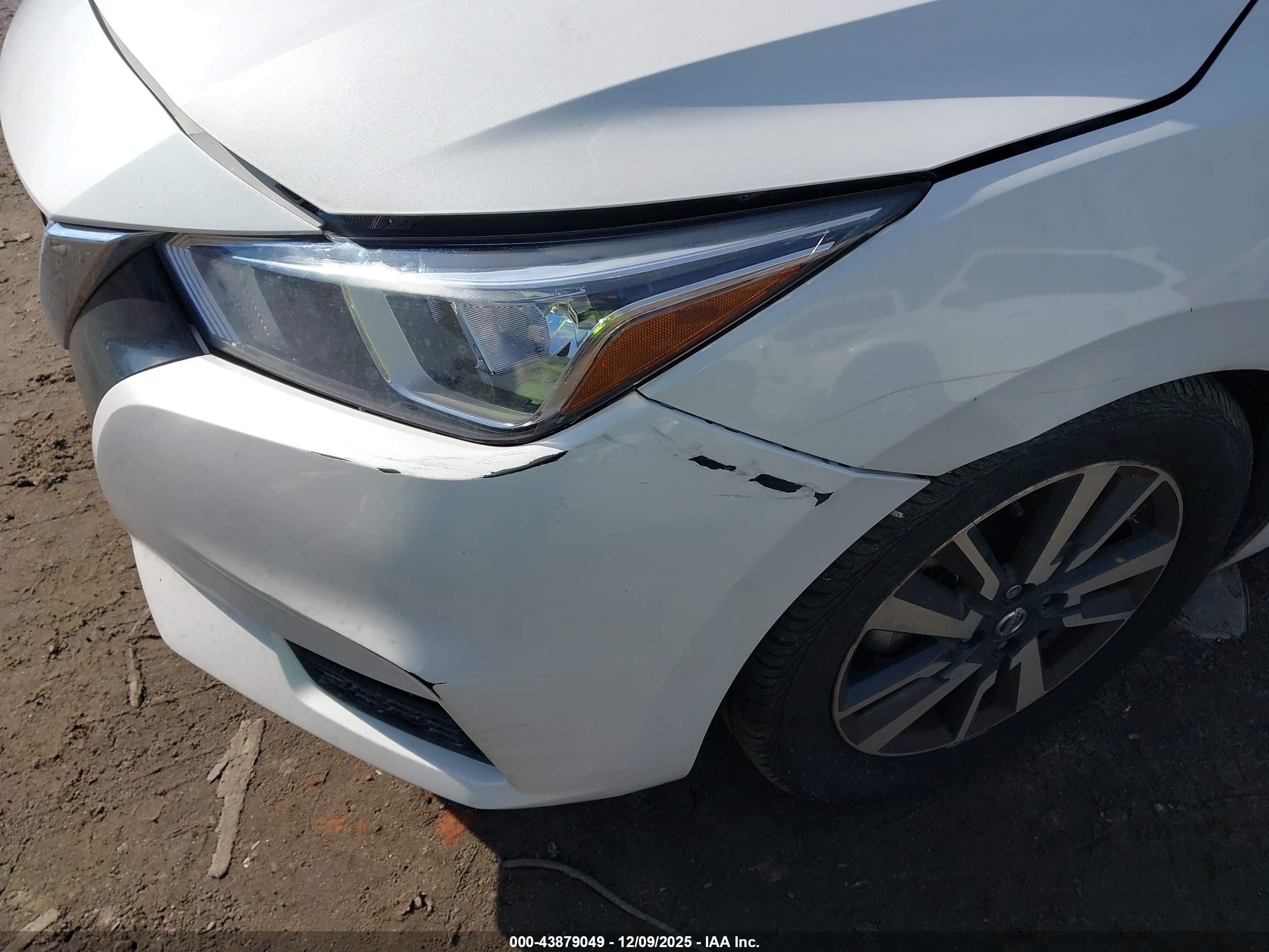 NISSAN VERSA image 6