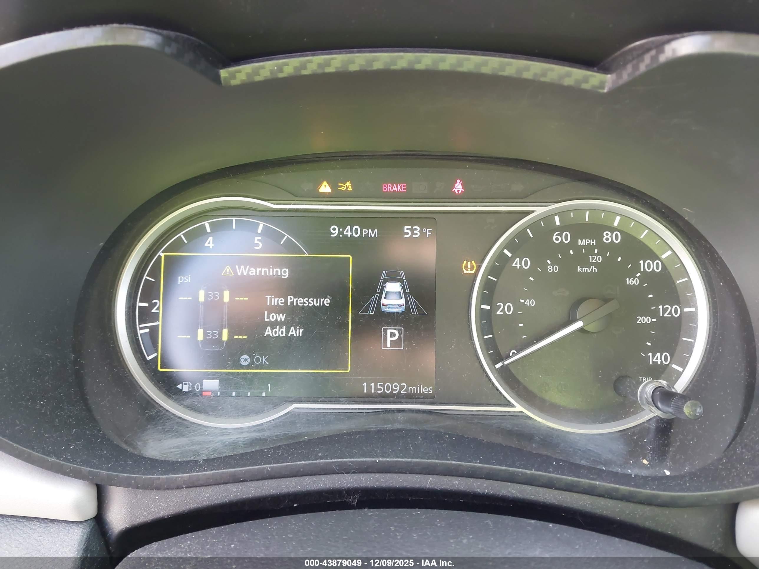 NISSAN VERSA image 7