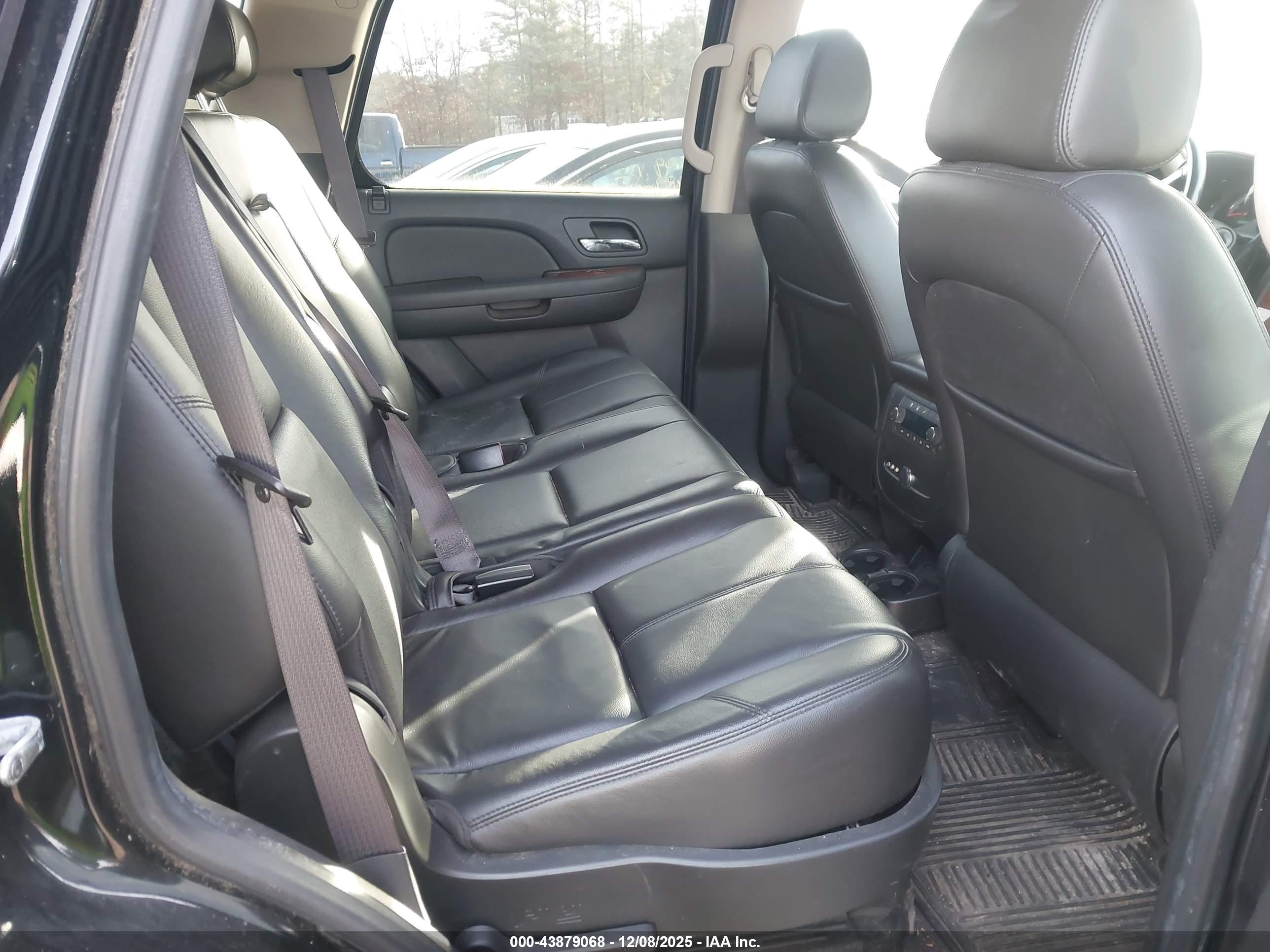 CHEVROLET TAHOE image 8