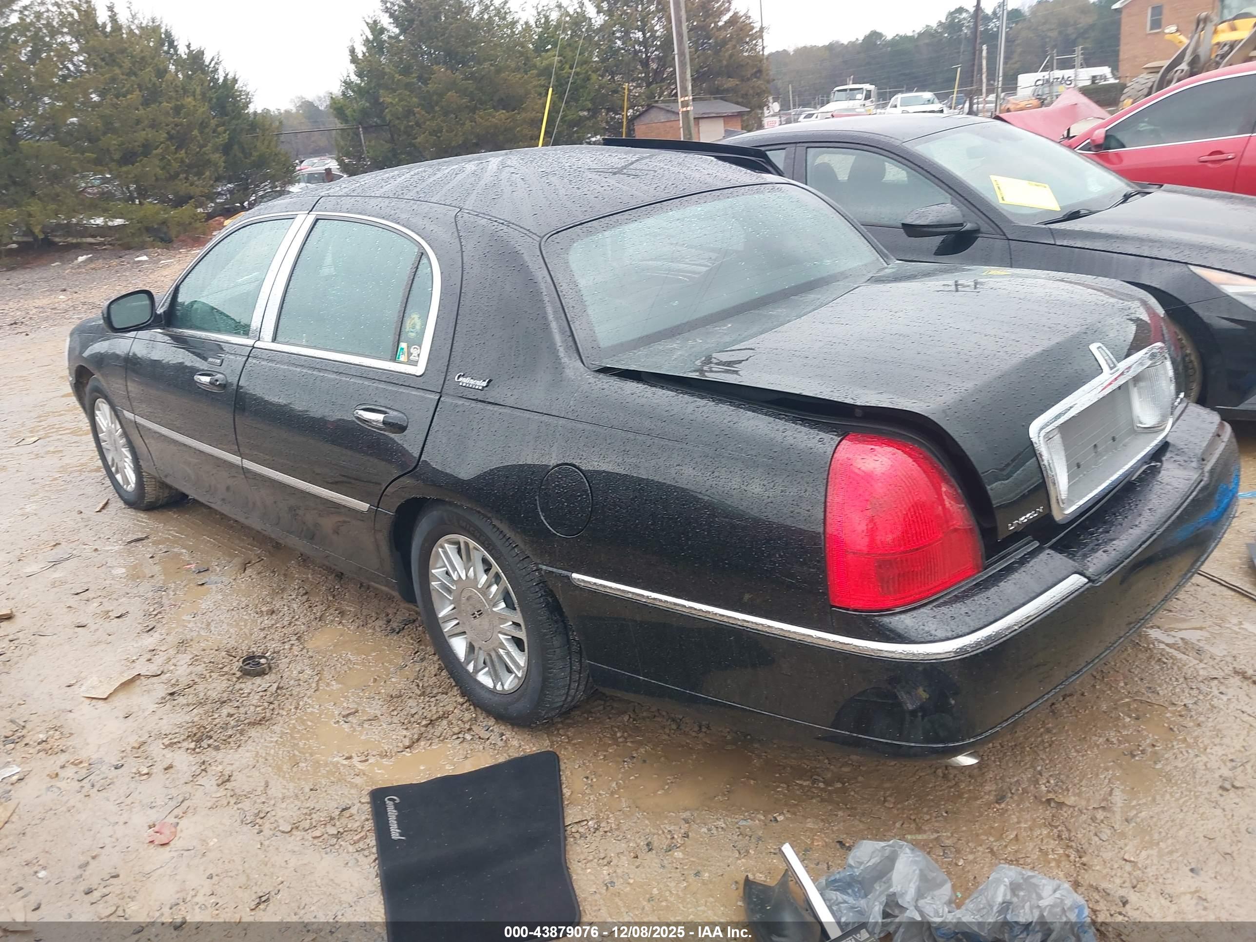 LINCOLN TOWN image 3
