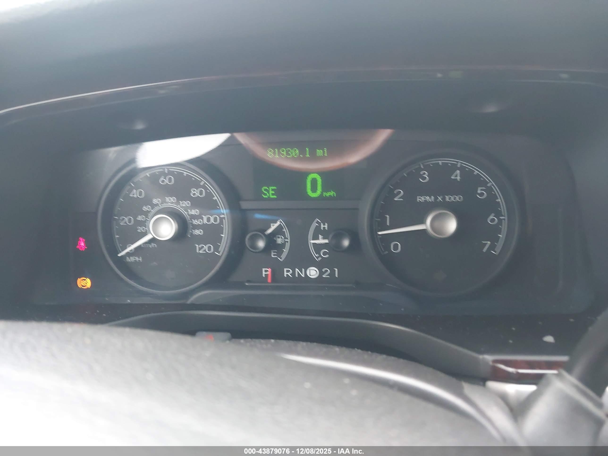 LINCOLN TOWN image 7