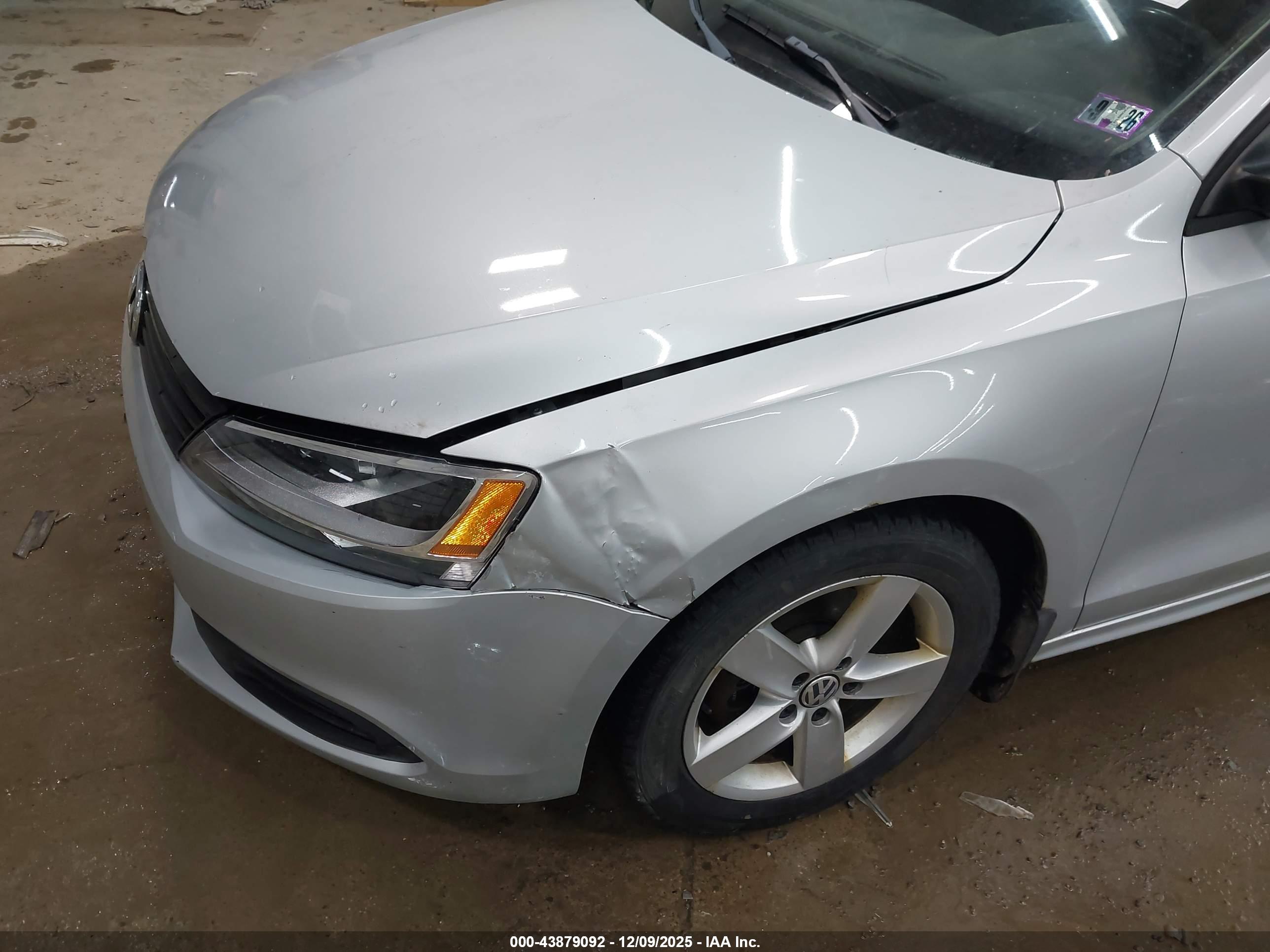VOLKSWAGEN JETTA image 6