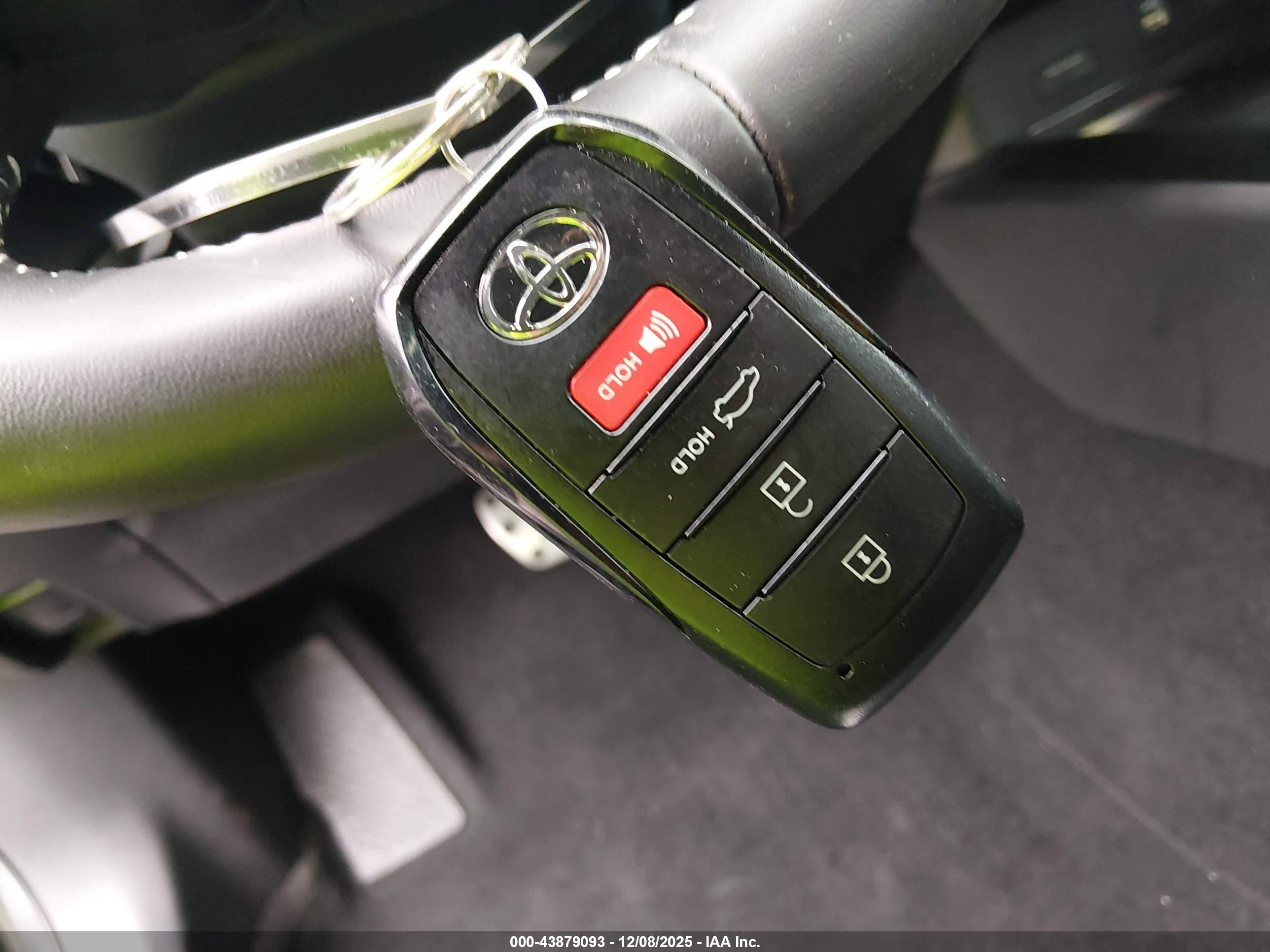 TOYOTA CAMRY image 11