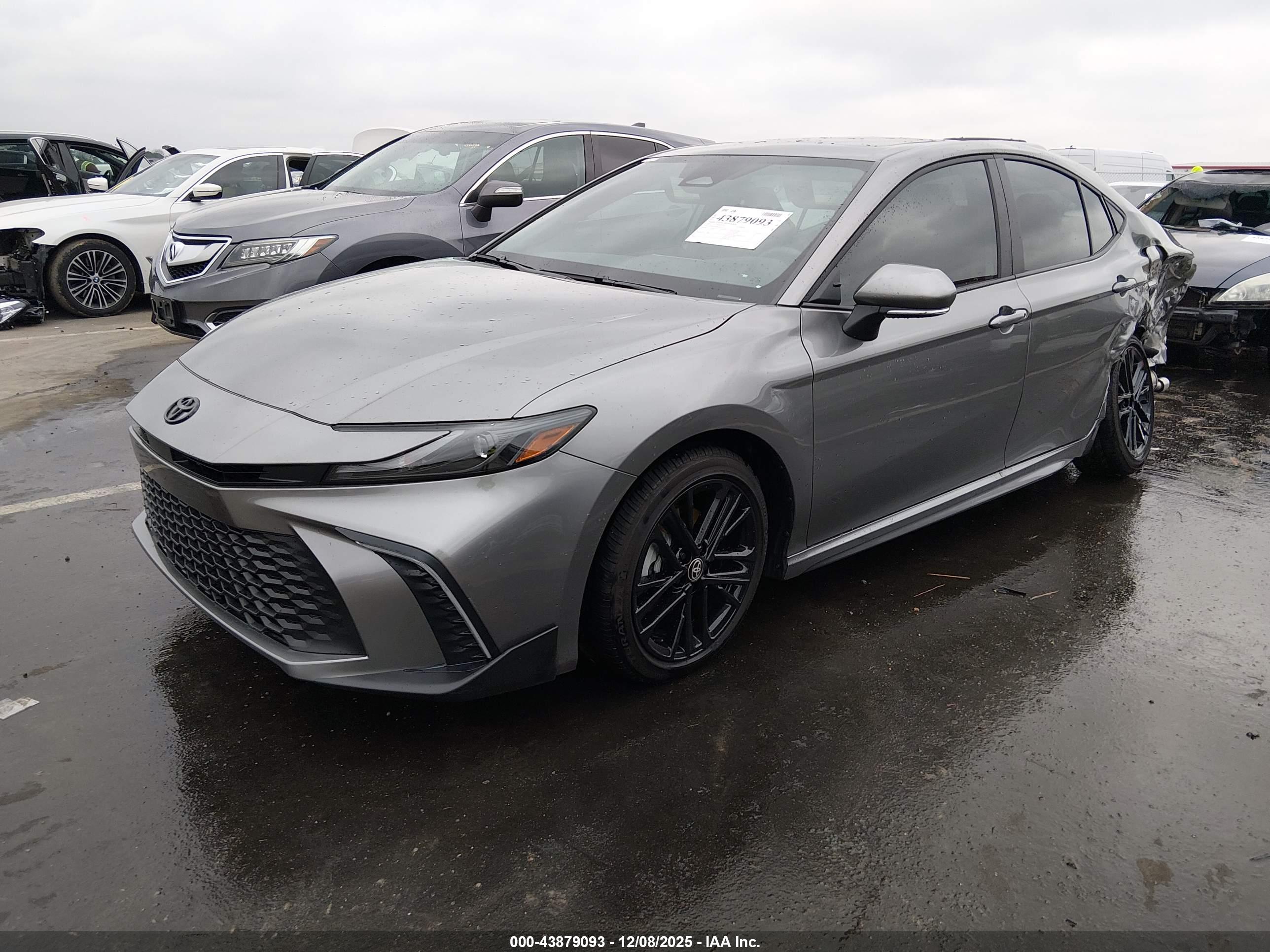 TOYOTA CAMRY image 2