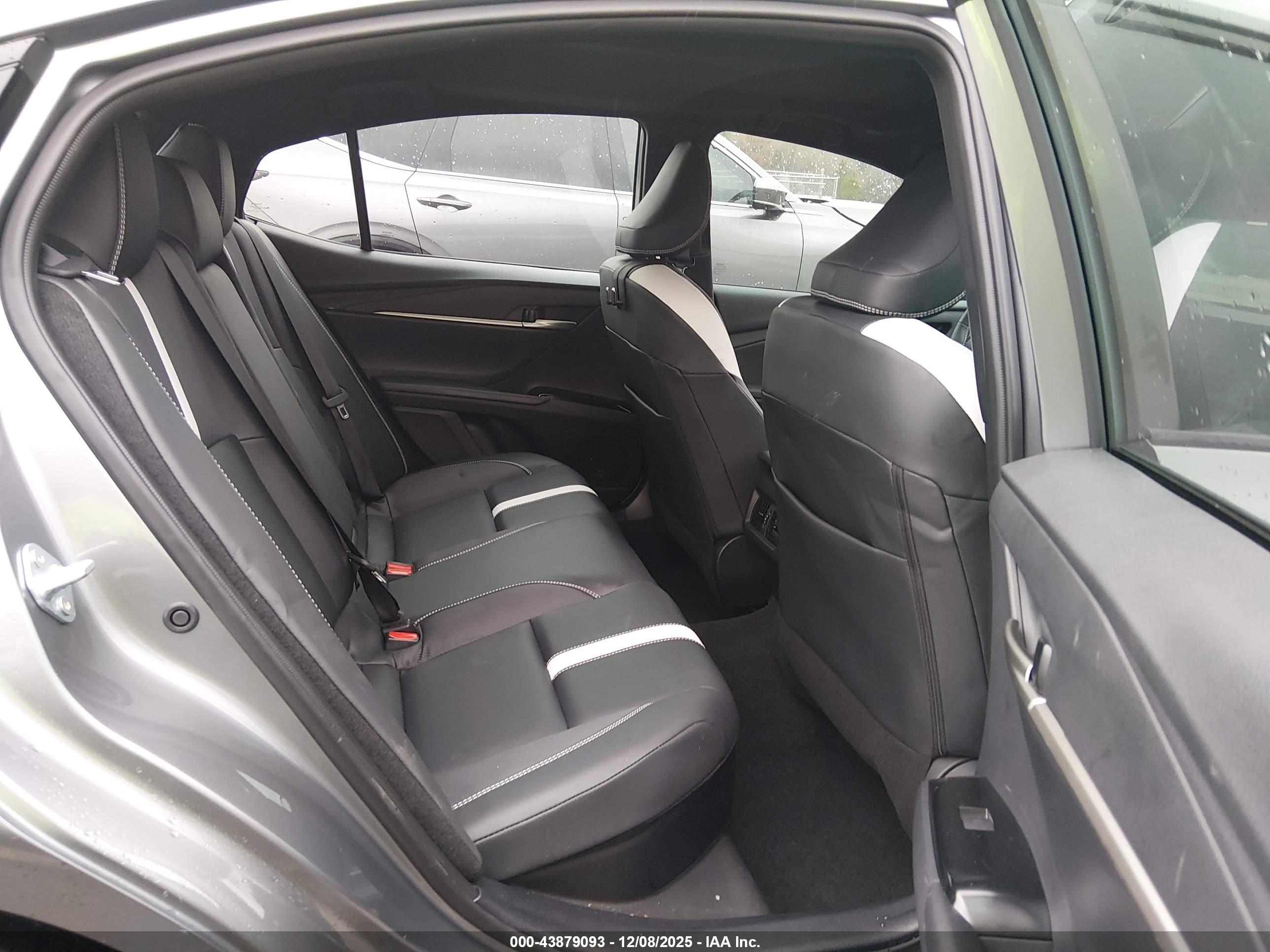 TOYOTA CAMRY image 8