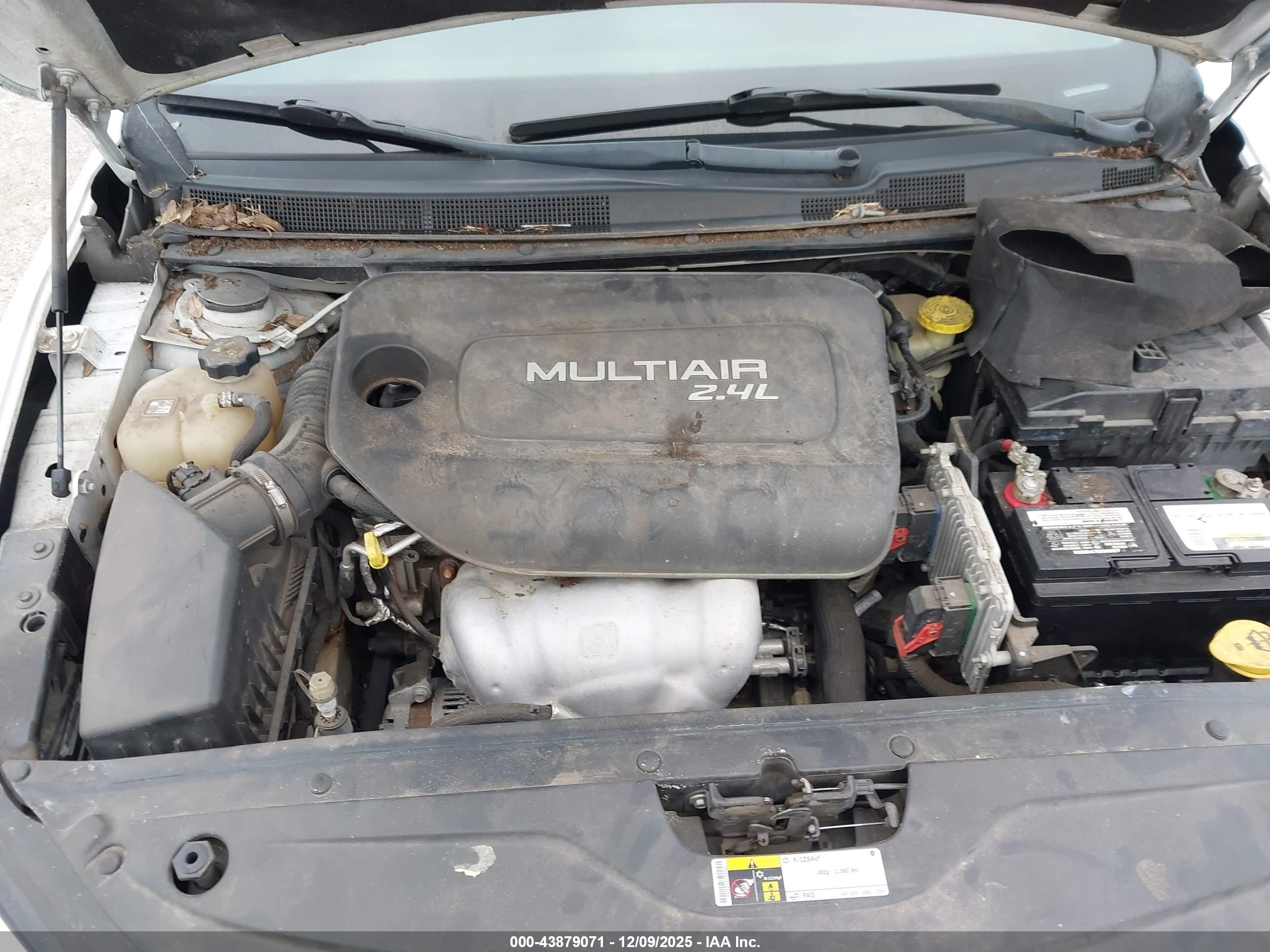 CHRYSLER 200 image 10