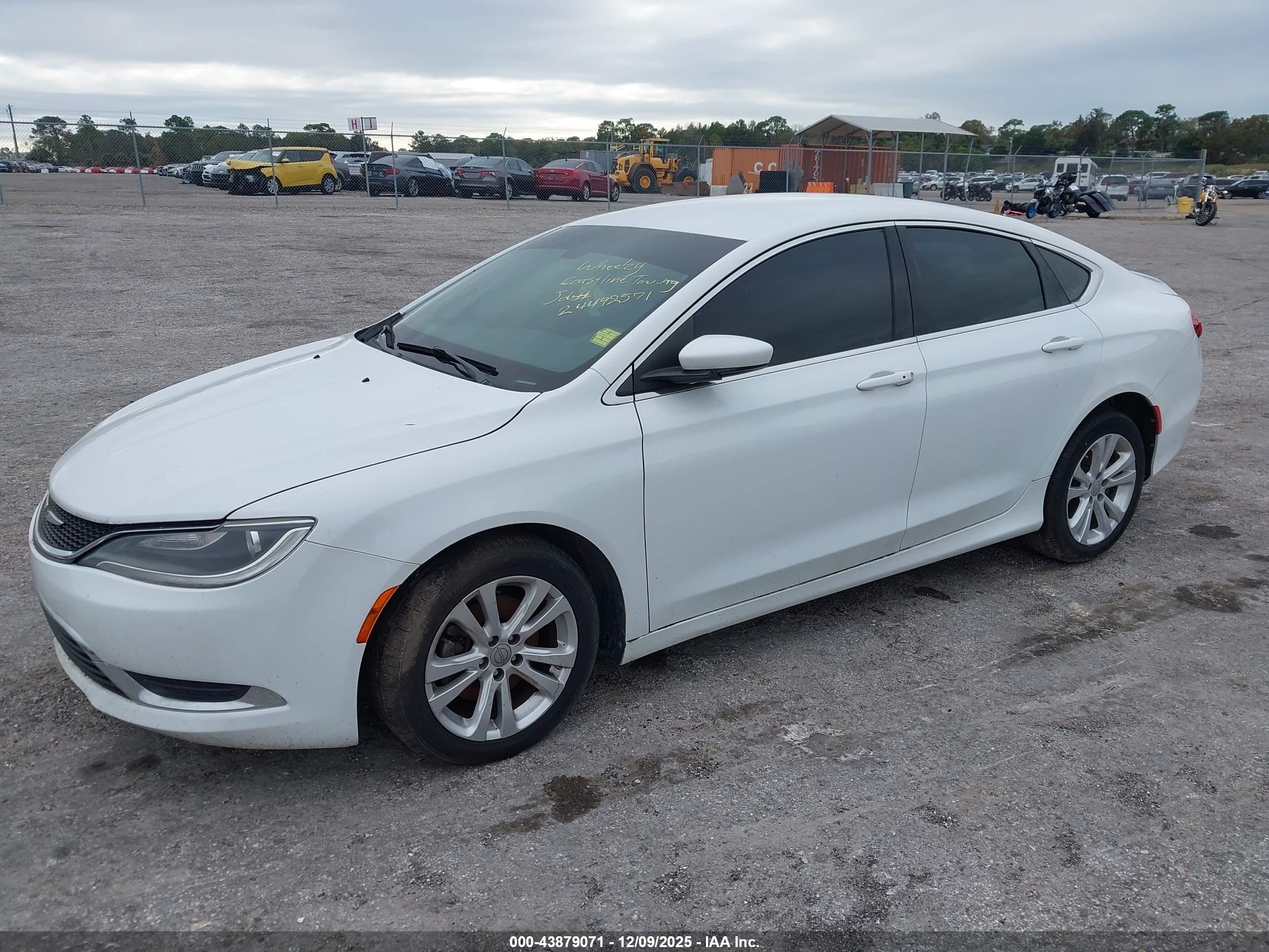 CHRYSLER 200 image 2