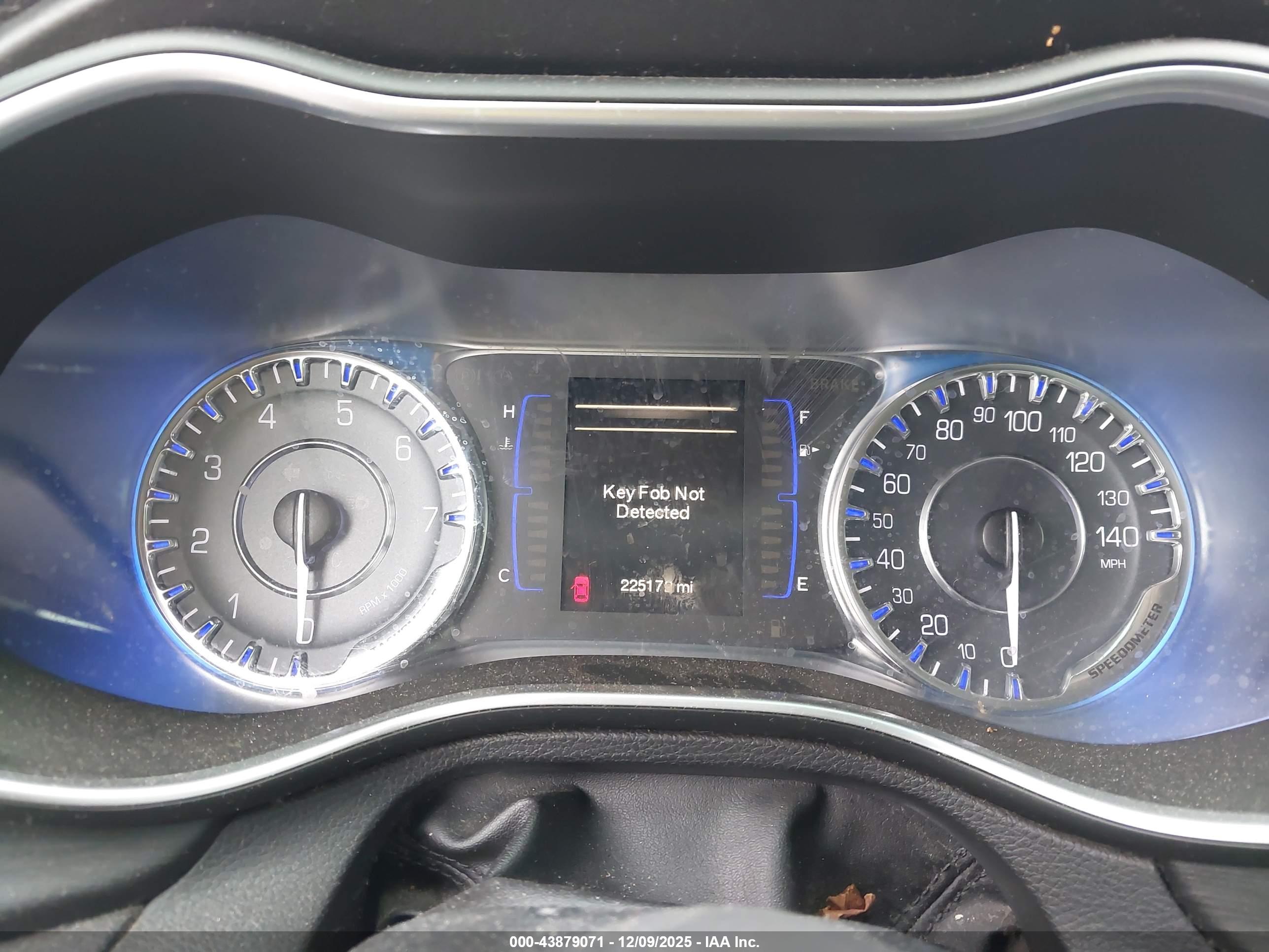 CHRYSLER 200 image 7