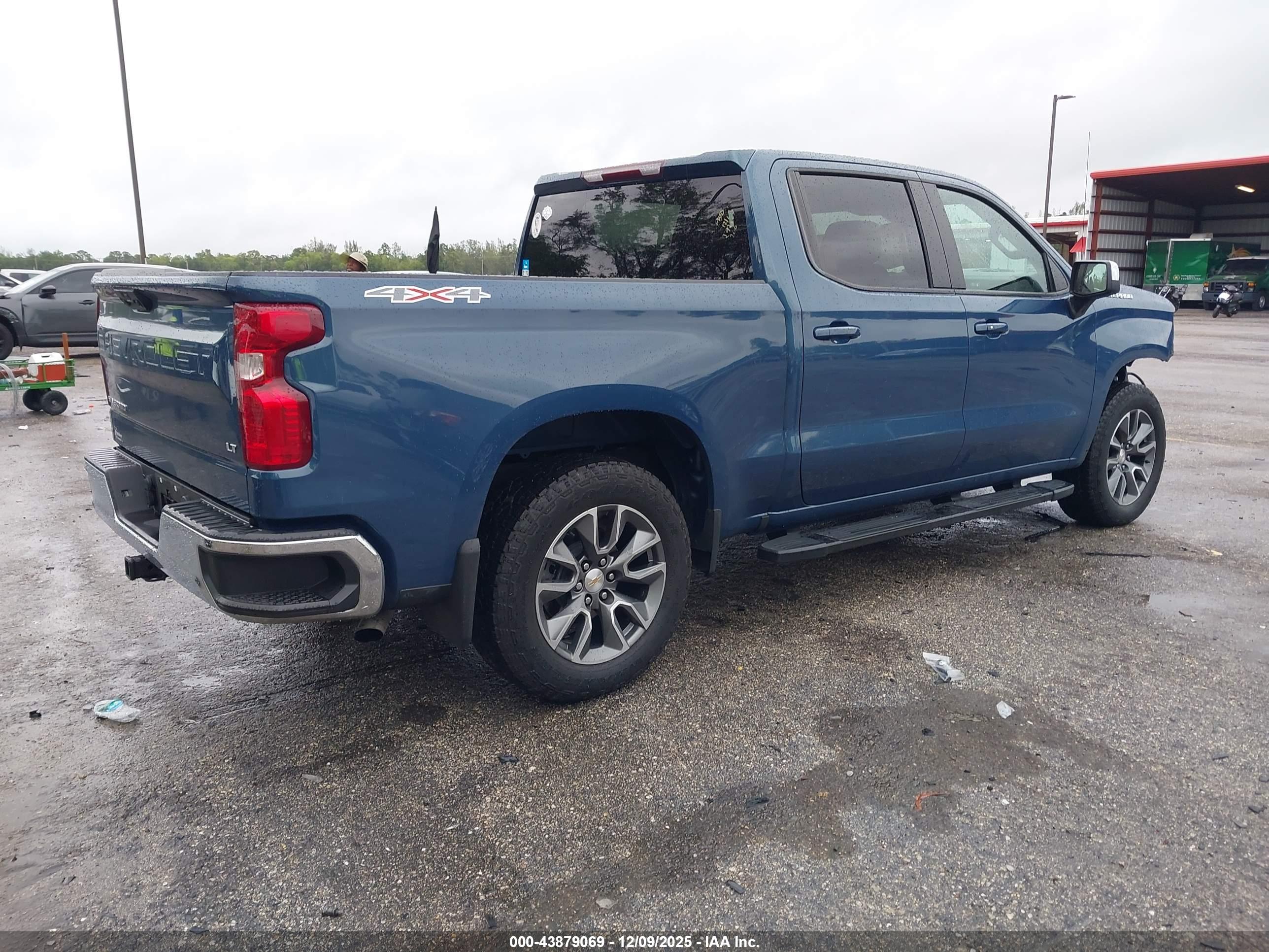 CHEVROLET SILVERADO image 4