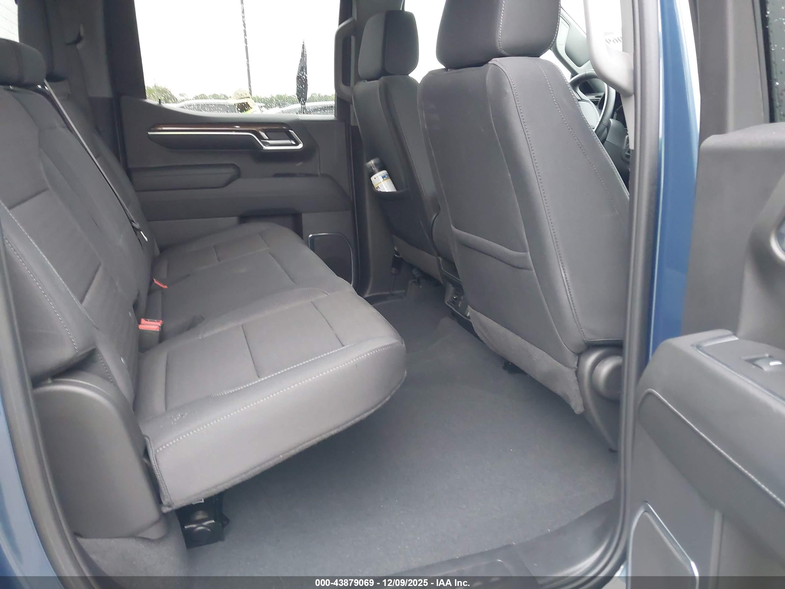 CHEVROLET SILVERADO image 8