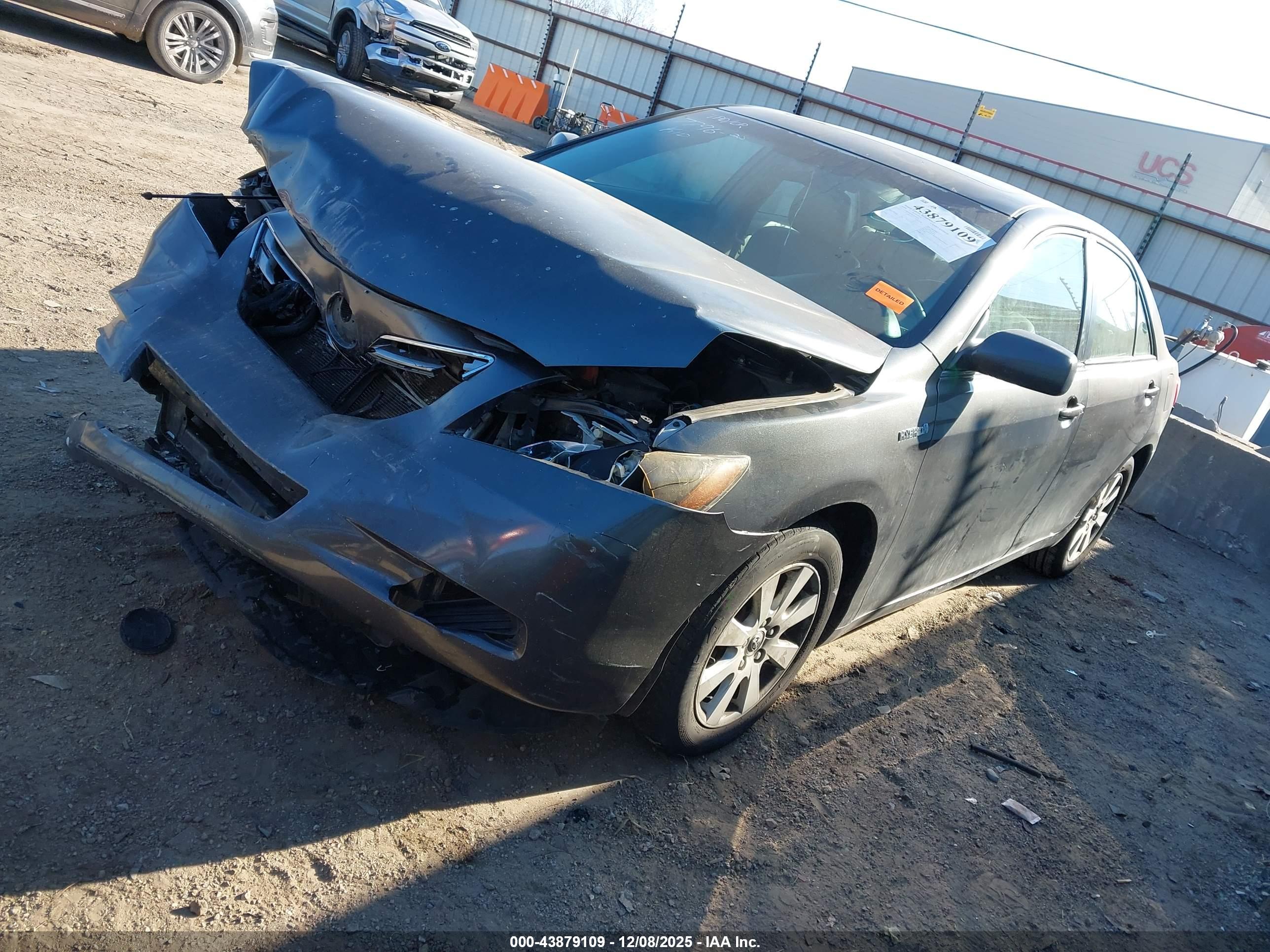 TOYOTA CAMRY image 2
