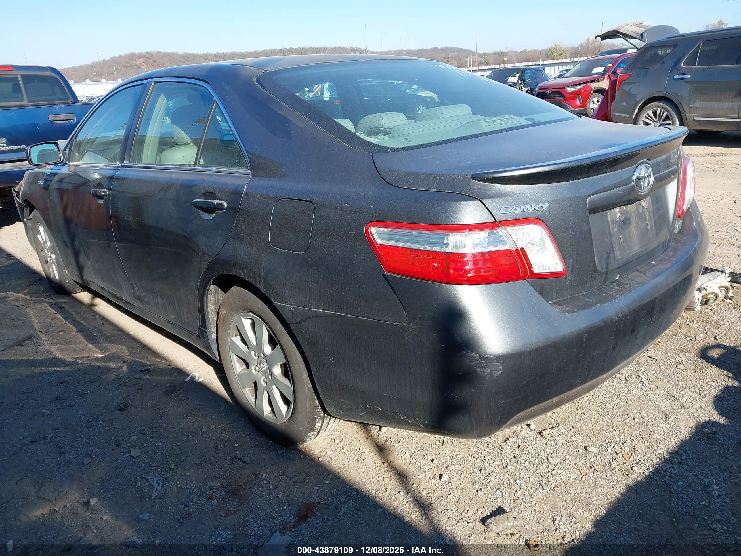 TOYOTA CAMRY image 3