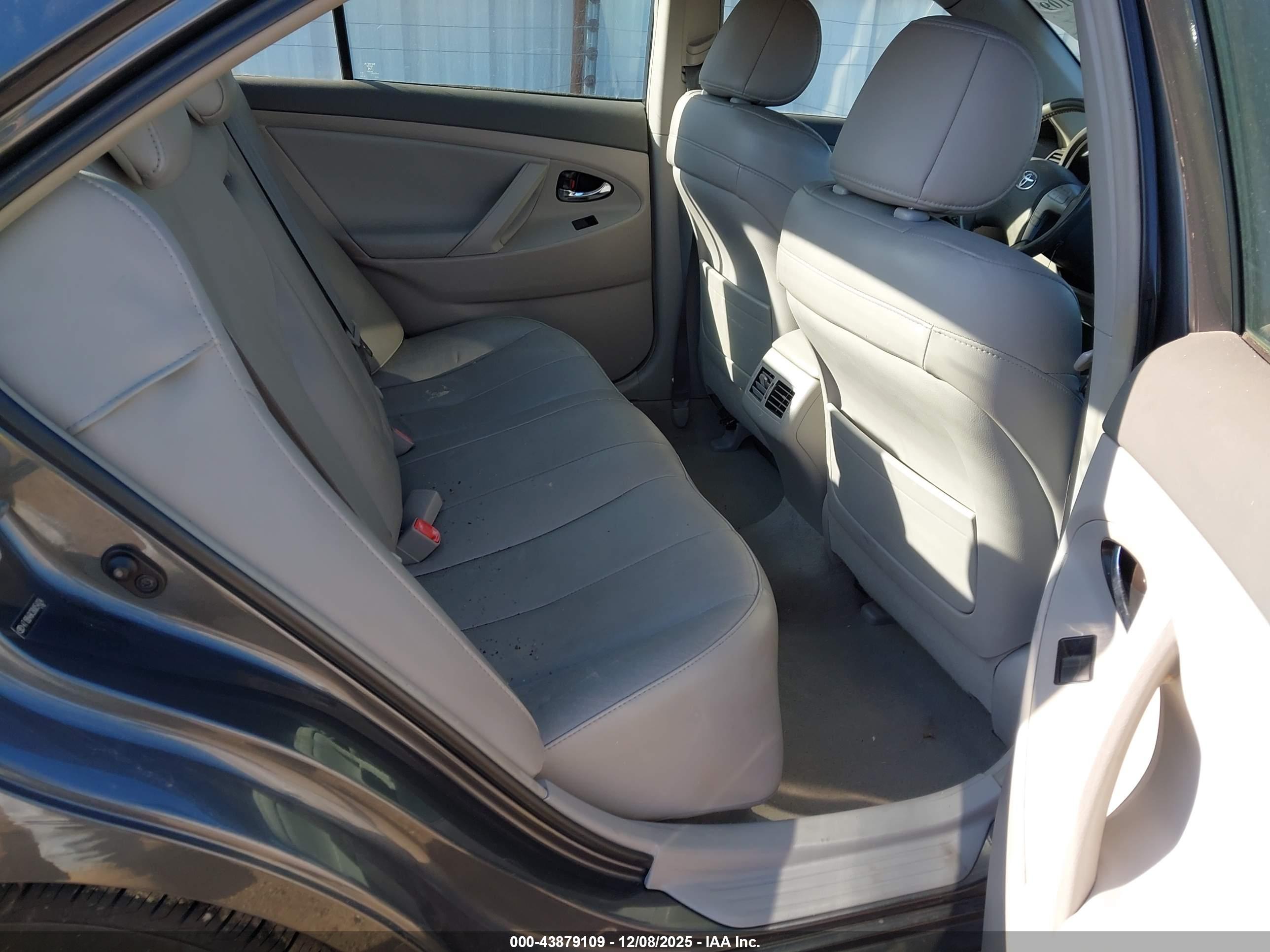 TOYOTA CAMRY image 8
